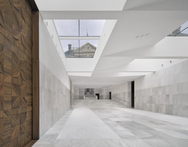 Beeld Simon Menges, Sebastian van Damme