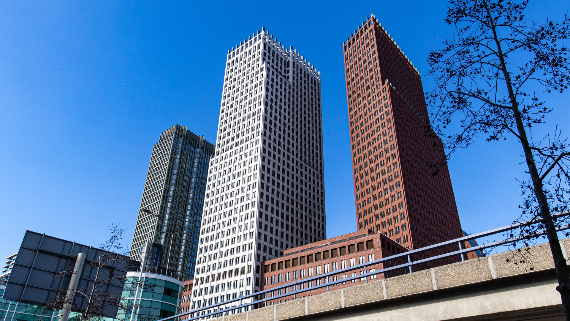 De JuBi-torens in Den Haag, waar het ministerie van Justitie en Binnenlandse Zaken en Koninkrijksrelaties zitten. Beeld ANP