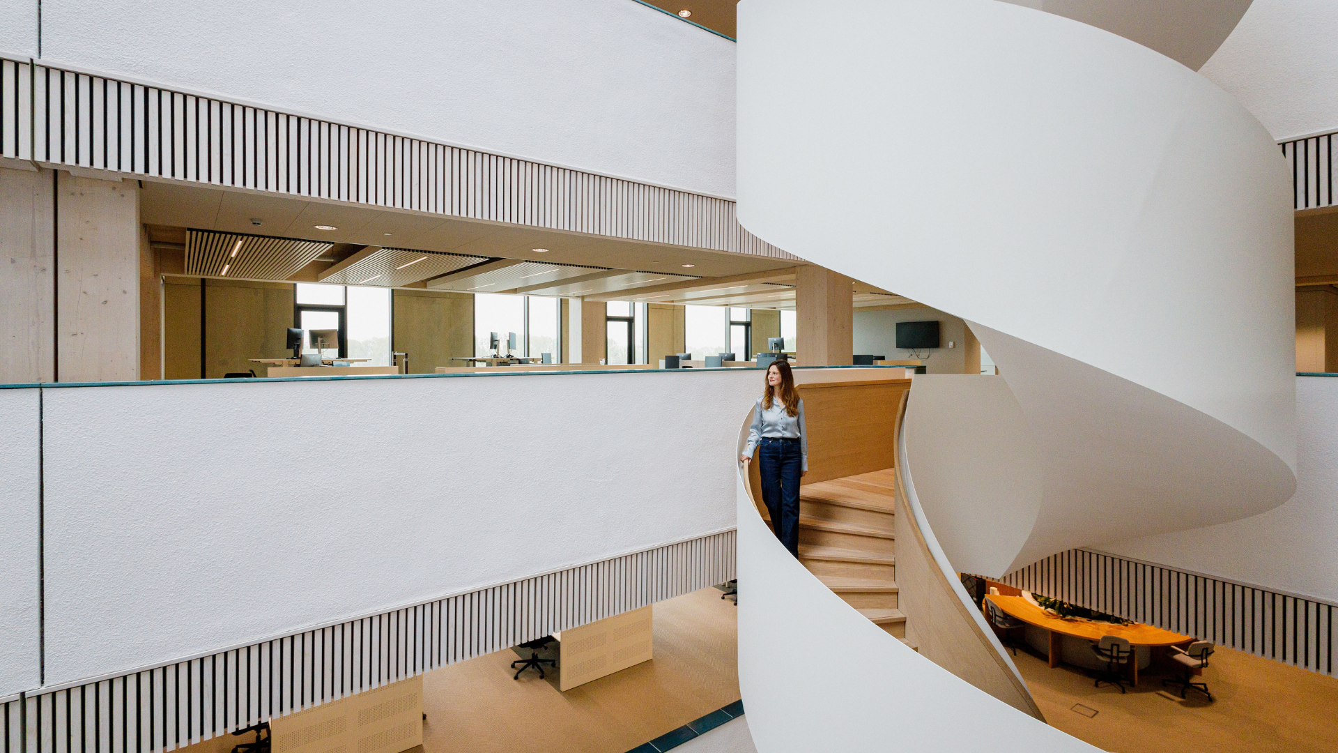 Merel Pit op de trap van DPG Media. Beeld David Meulenbeld