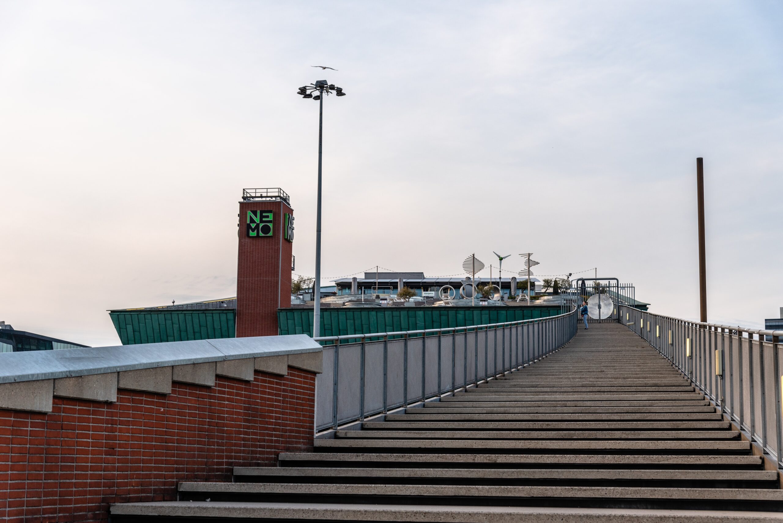 NewMetropolis, nu NEMO, door Renzo Piano, 1997. Beeld Shutterstock