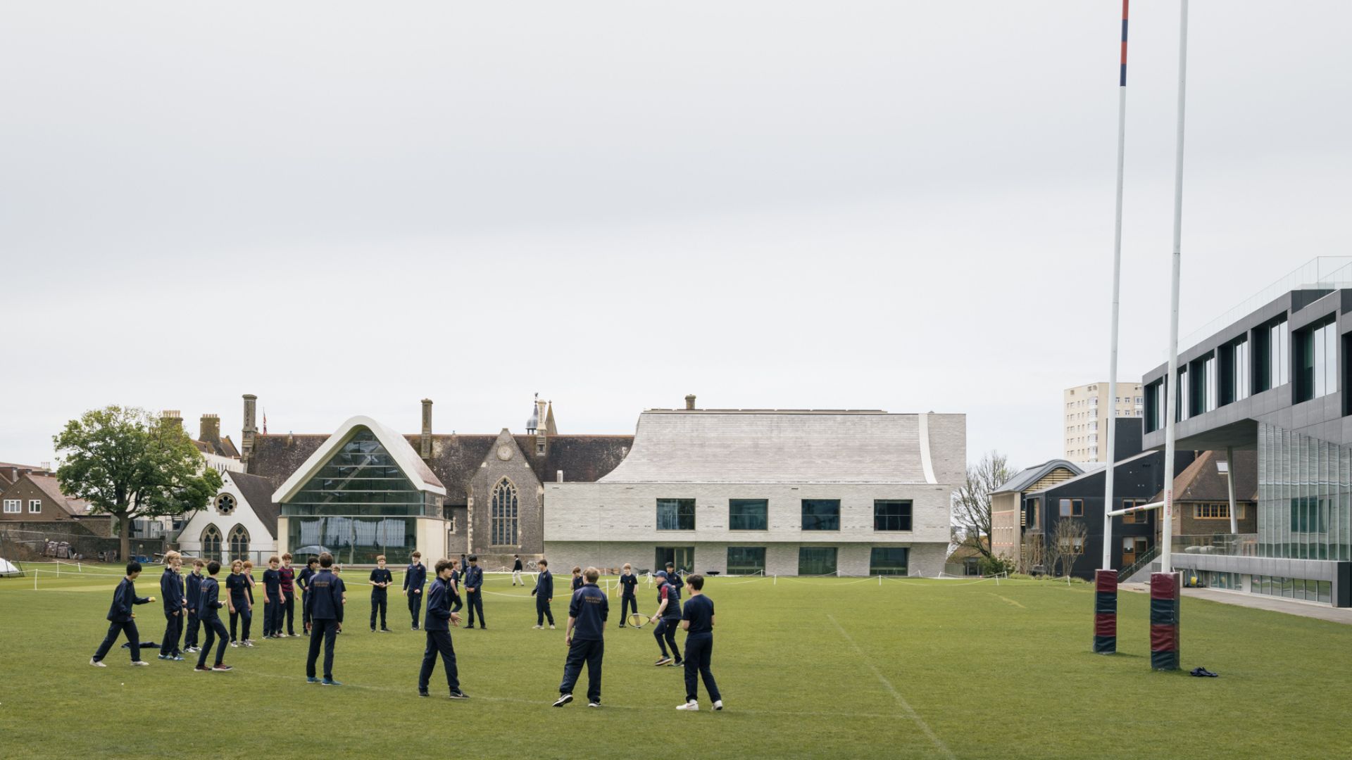 Het nieuwe Performing Arts Centre van Birghton College door krft. Beeld Stijn Bollaert
