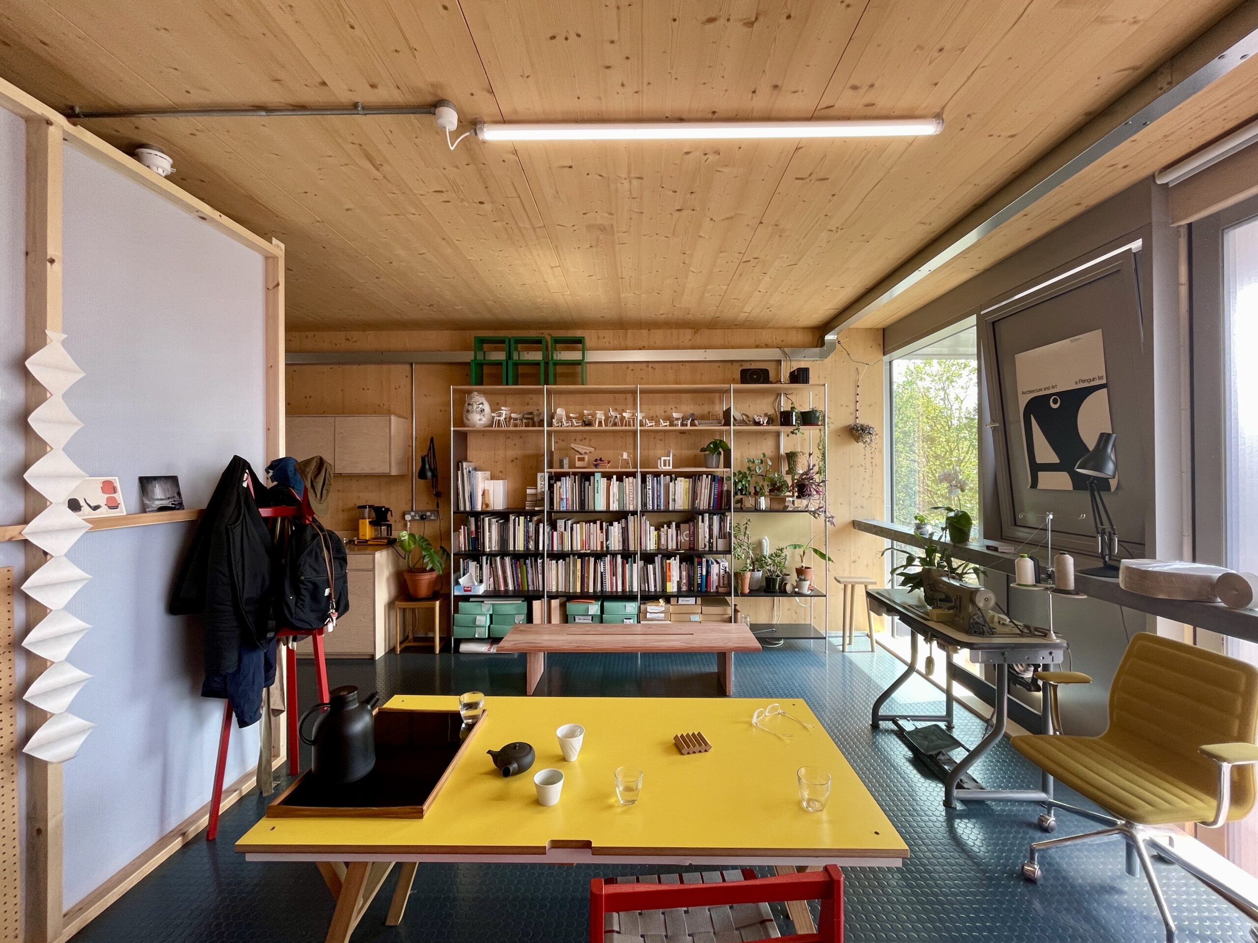 Gebruiker, meubelmaker Workshop. Beeld dRMM, Fred Howarth