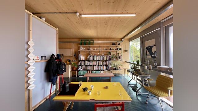 Gebruiker, meubelmaker Workshop. Beeld dRMM, Fred Howarth