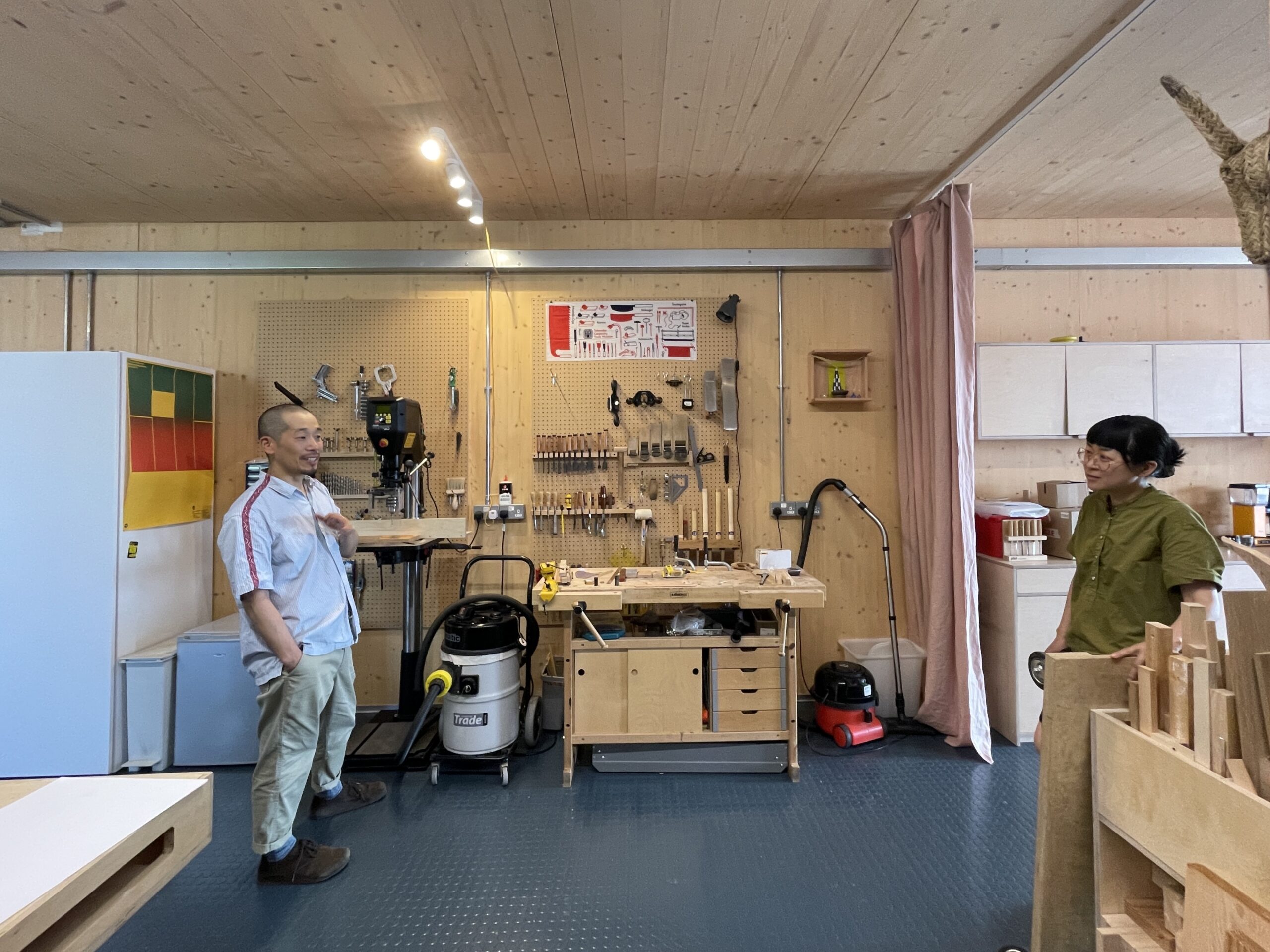 Gebruiker, meubelmaker Workshop. Beeld Alex de Rijke