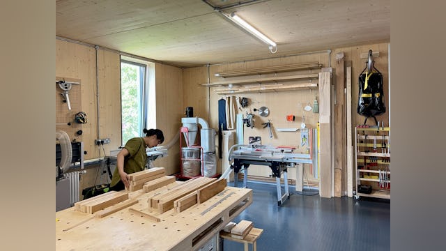 Gebruiker, meubelmaker Workshop. Beeld Alex de Rijke