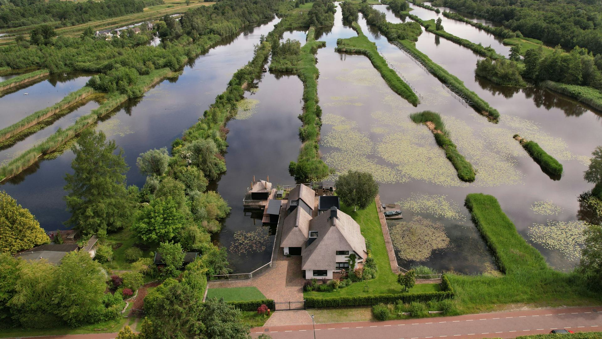 Beeld MWA Hart Nibbrig. Dronefoto's Jaro van Meerten