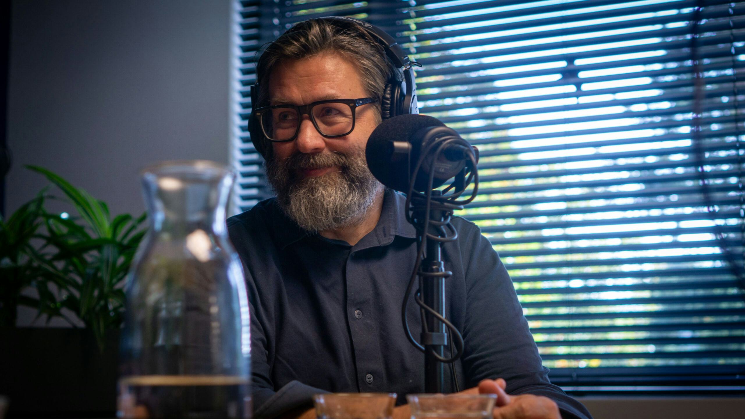 Jeroen de Willigen tijdens de podcast 'Over Architectuur Gesproken'. Beeld Hanna Veltman