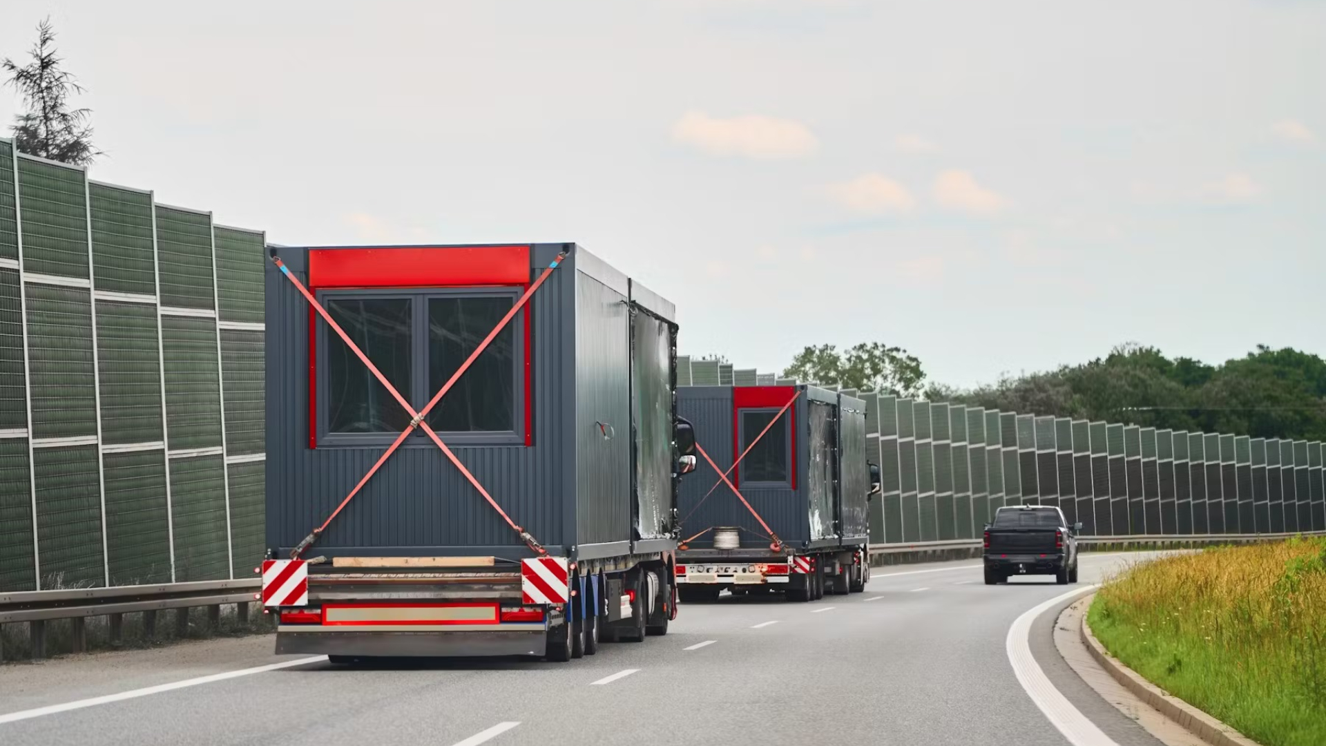 Weinig flex aan de flexwoning
Modulaire woning op transport. Foto: Shutterstock/Alexgo.photography