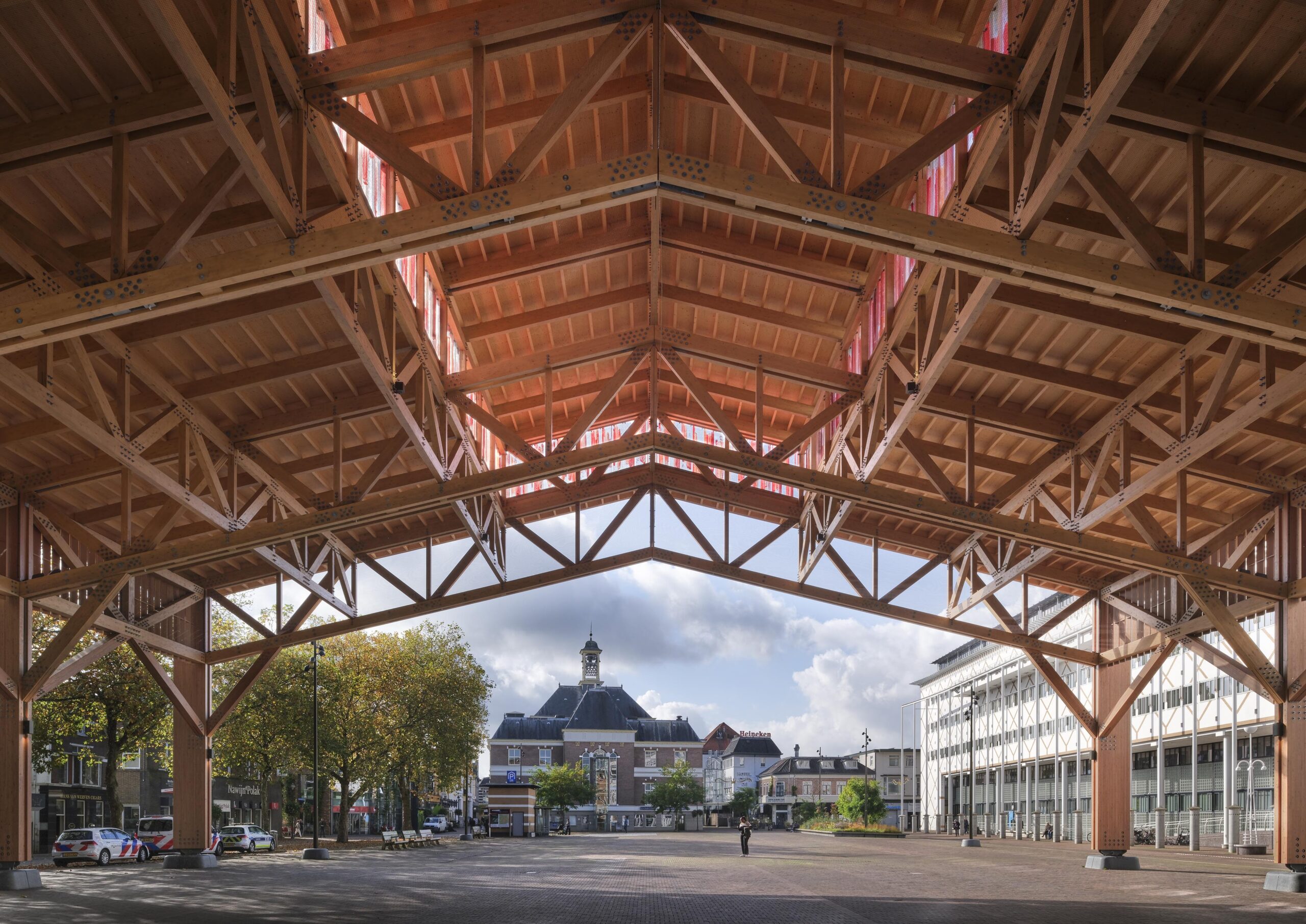De Markthal in Apeldoorn, door West 8. Beeld Jeroen Musch