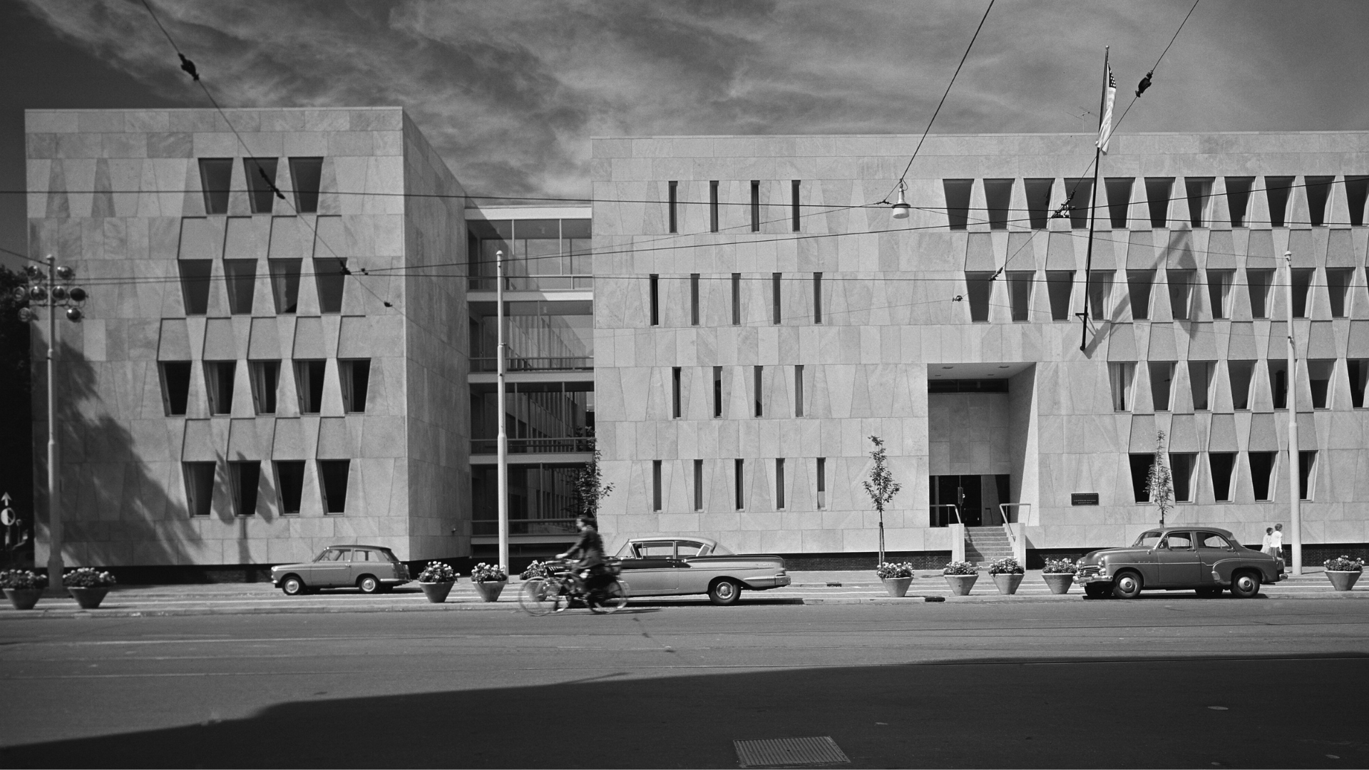 Voormalige Amerikaanse ambassadegebouw. Beeld Jan Versnel / Maria Austria Instituut