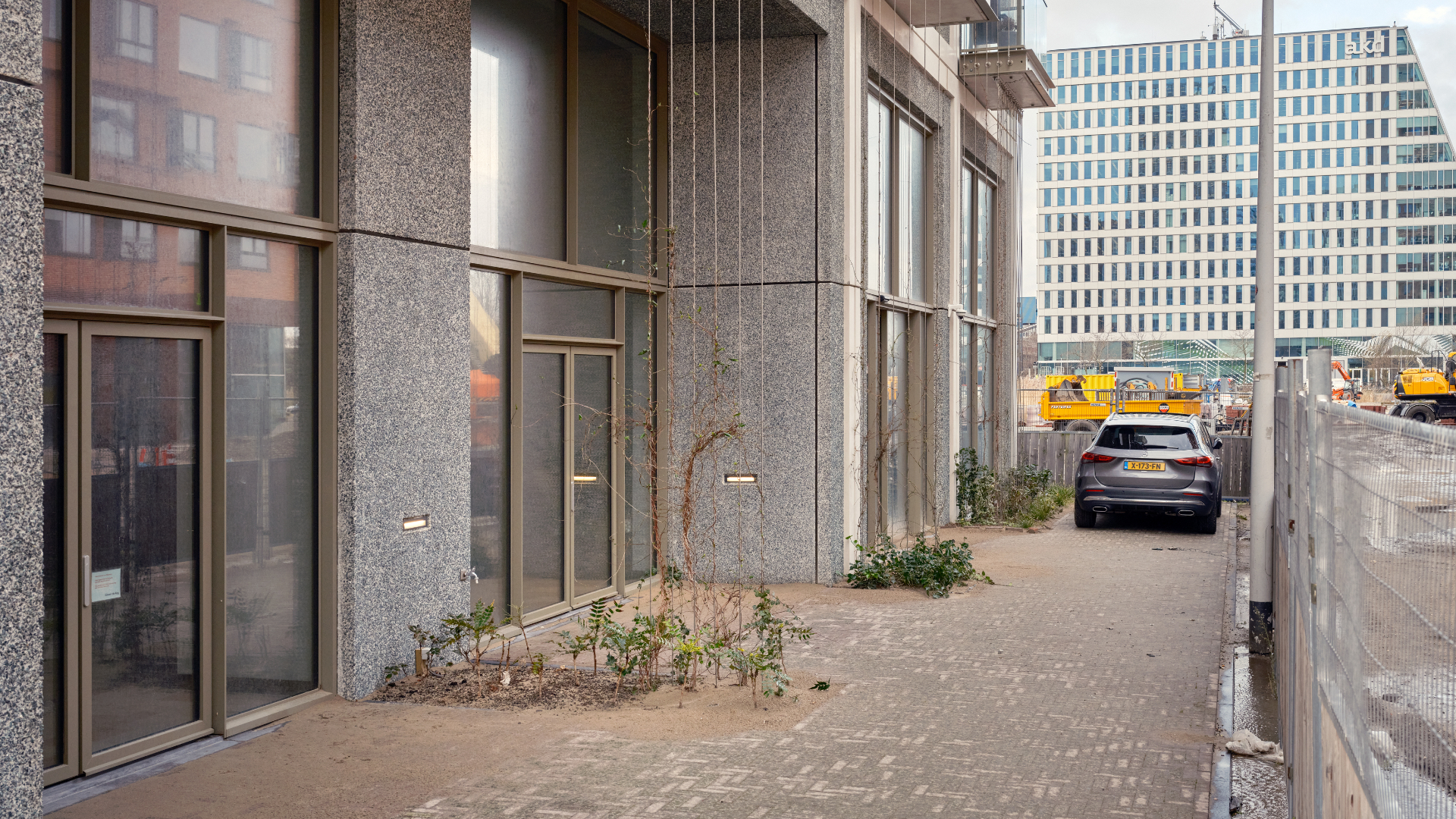 De achterdeur van Stepstone op de Zuidas in Amsterdam door Levs Architecten. Beeld Christian van der Kooy