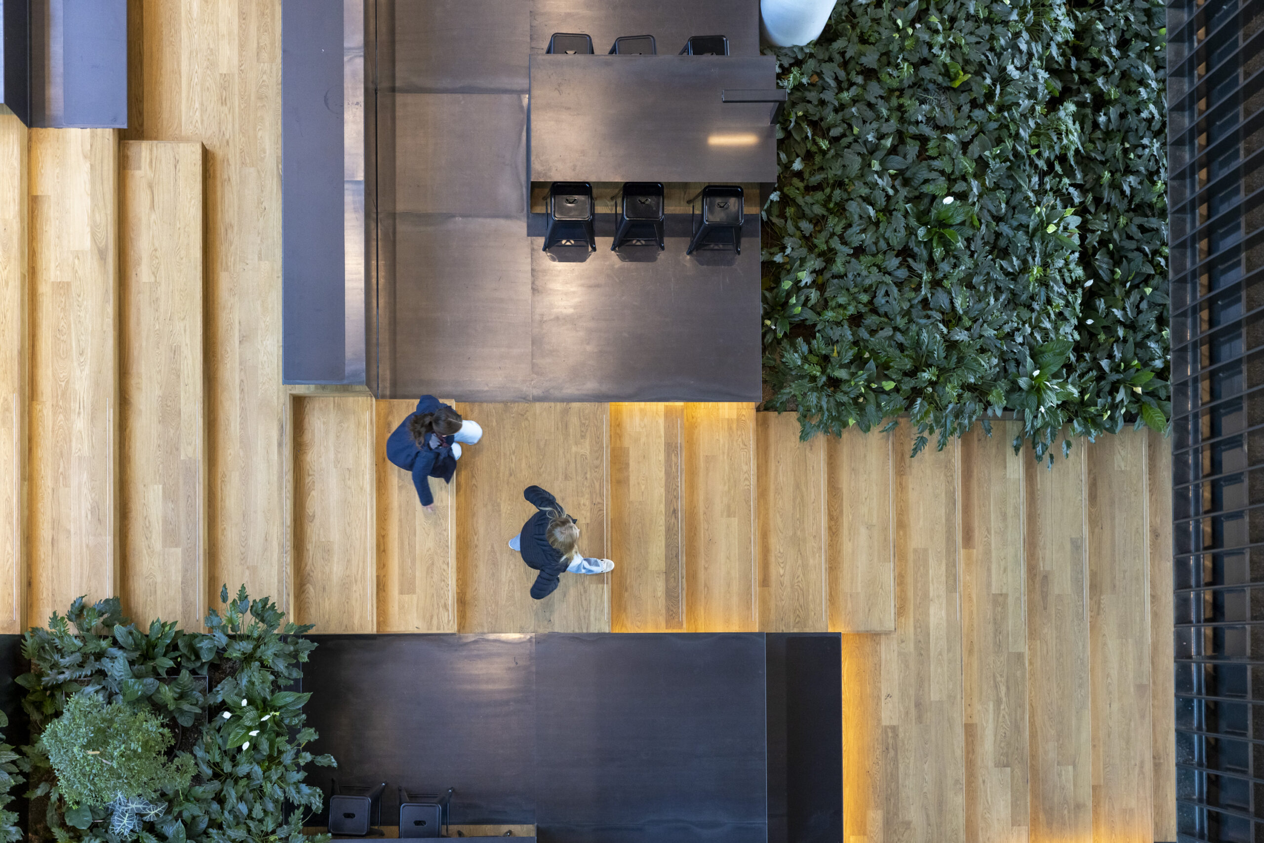 Bovenaanzicht trappen atrium. Beeld cepezed, Lucas van der Wee