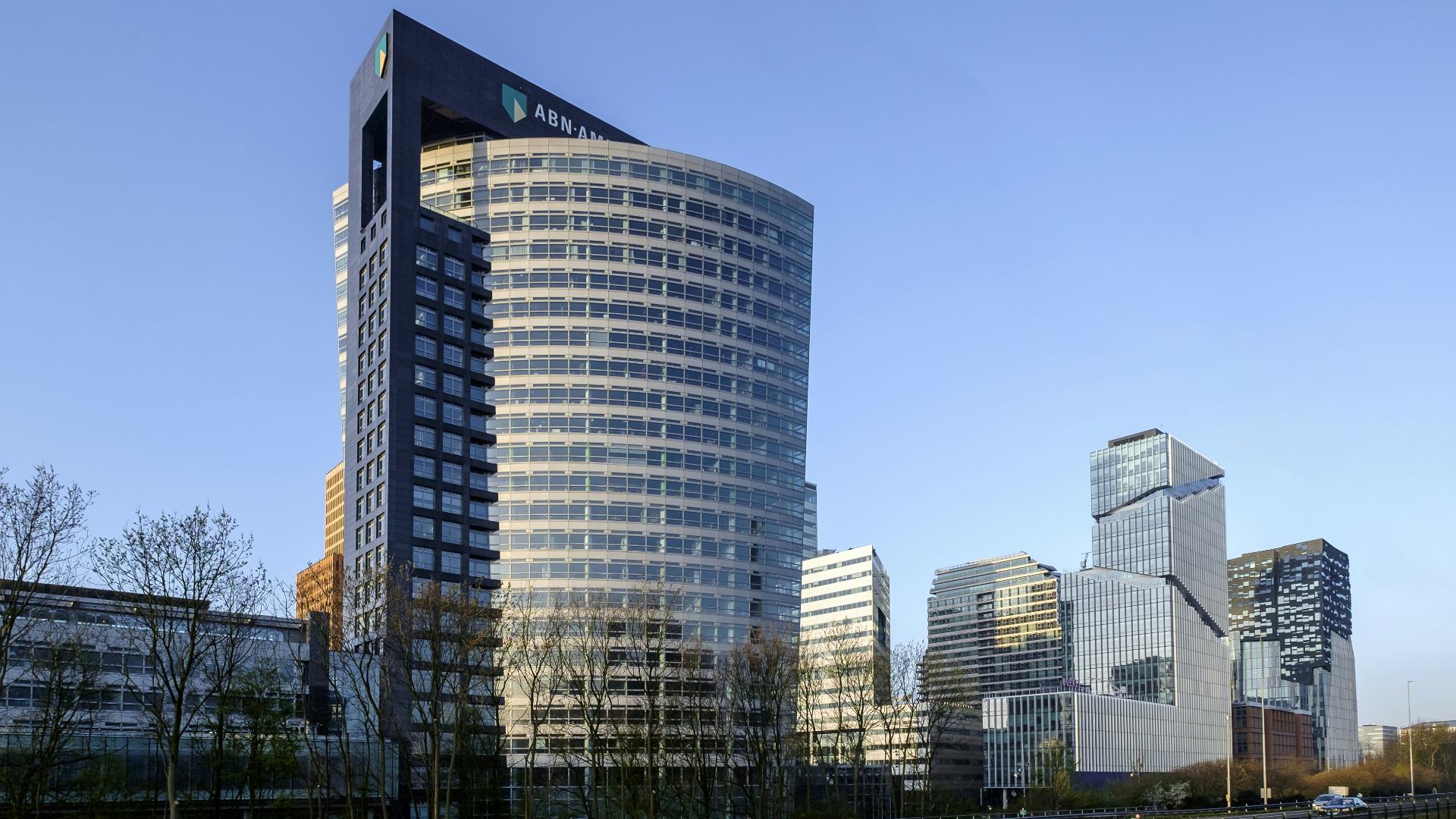 ABN Amro Bank op de Zuidas in Amsterdam door Pei Cobb Freed & Partners. Beeld Shutterstock