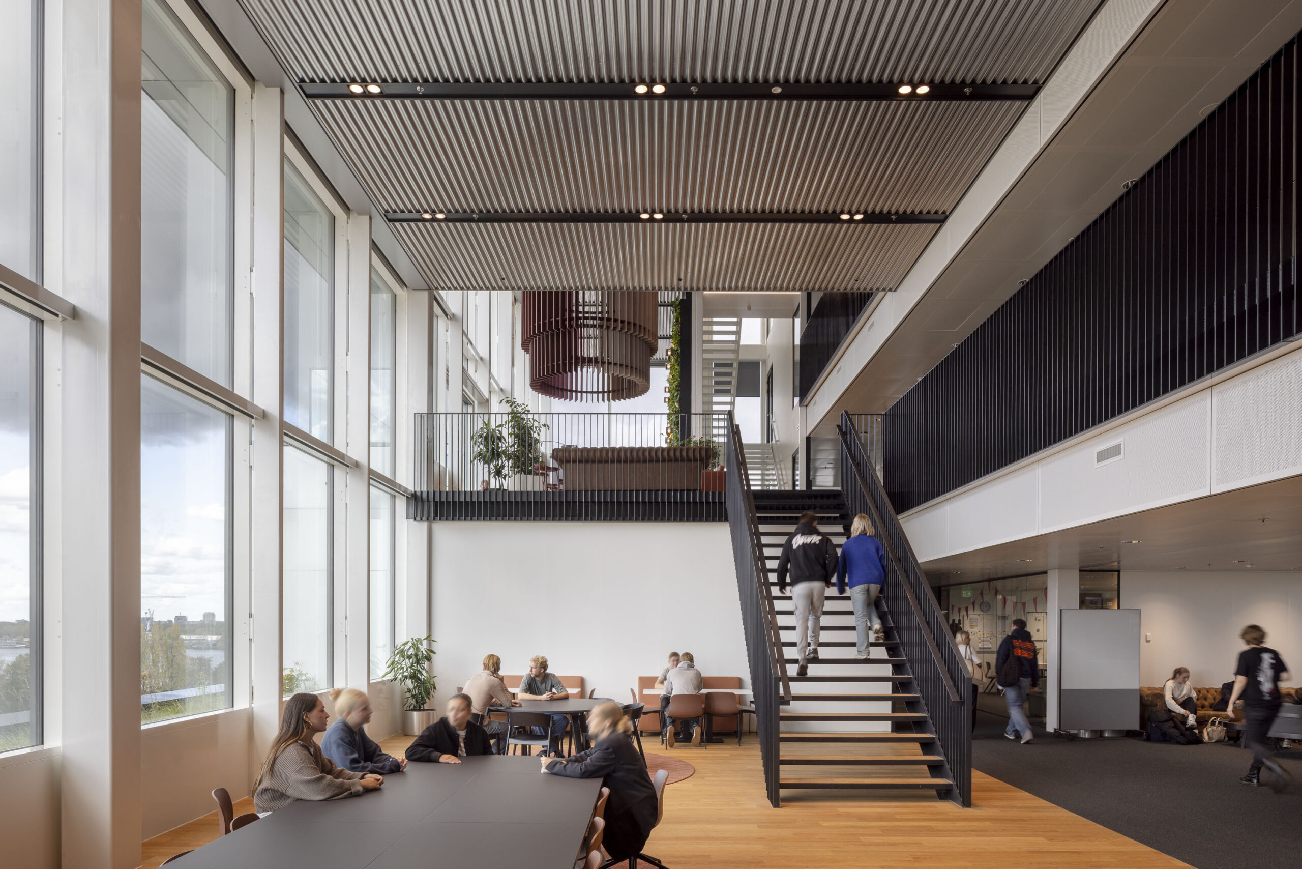 Hoogbouw, leerplein. Beeld cepezed, Lucas van der Wee