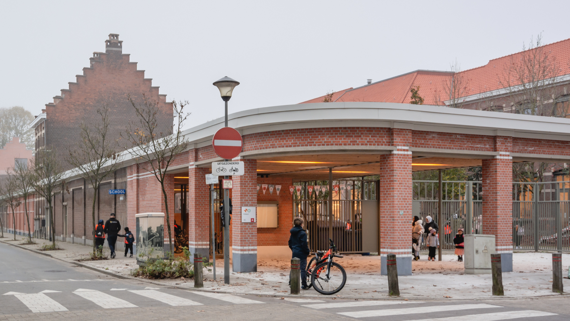 Basisschool Edison, renovatie en uitbreiding van twee scholen door Korteknie Stuhlmacher Architecten. Beeld Maurice Tjon a Tham