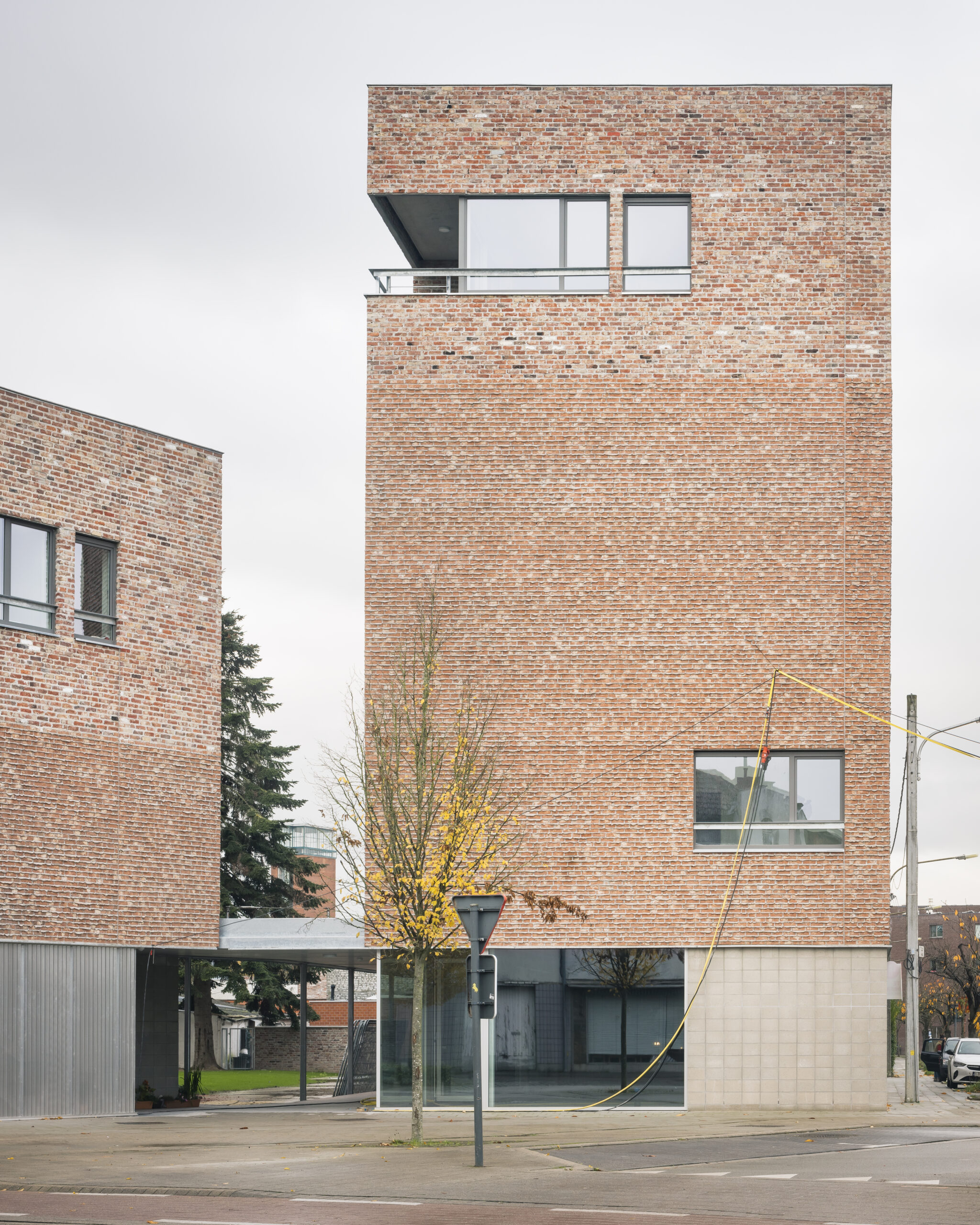 Foto's van rijwoningen en appartementen. Beeld Stijn Bollaert