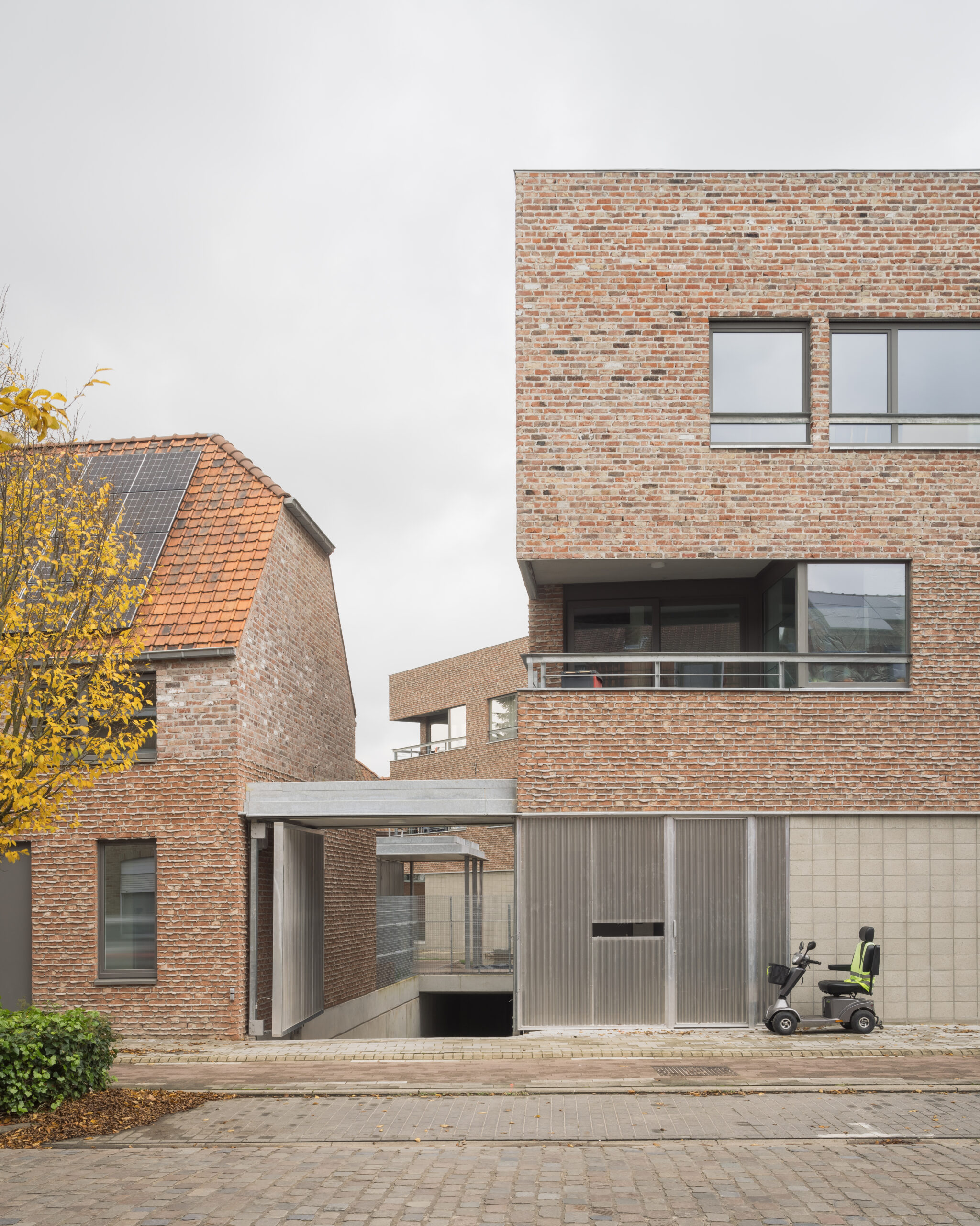 Foto's van rijwoningen en appartementen. Beeld Stijn Bollaert