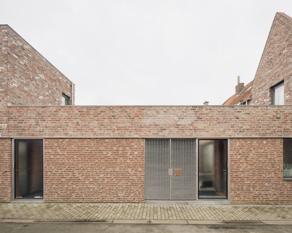 Foto's van rijwoningen en appartementen. Beeld Stijn Bollaert