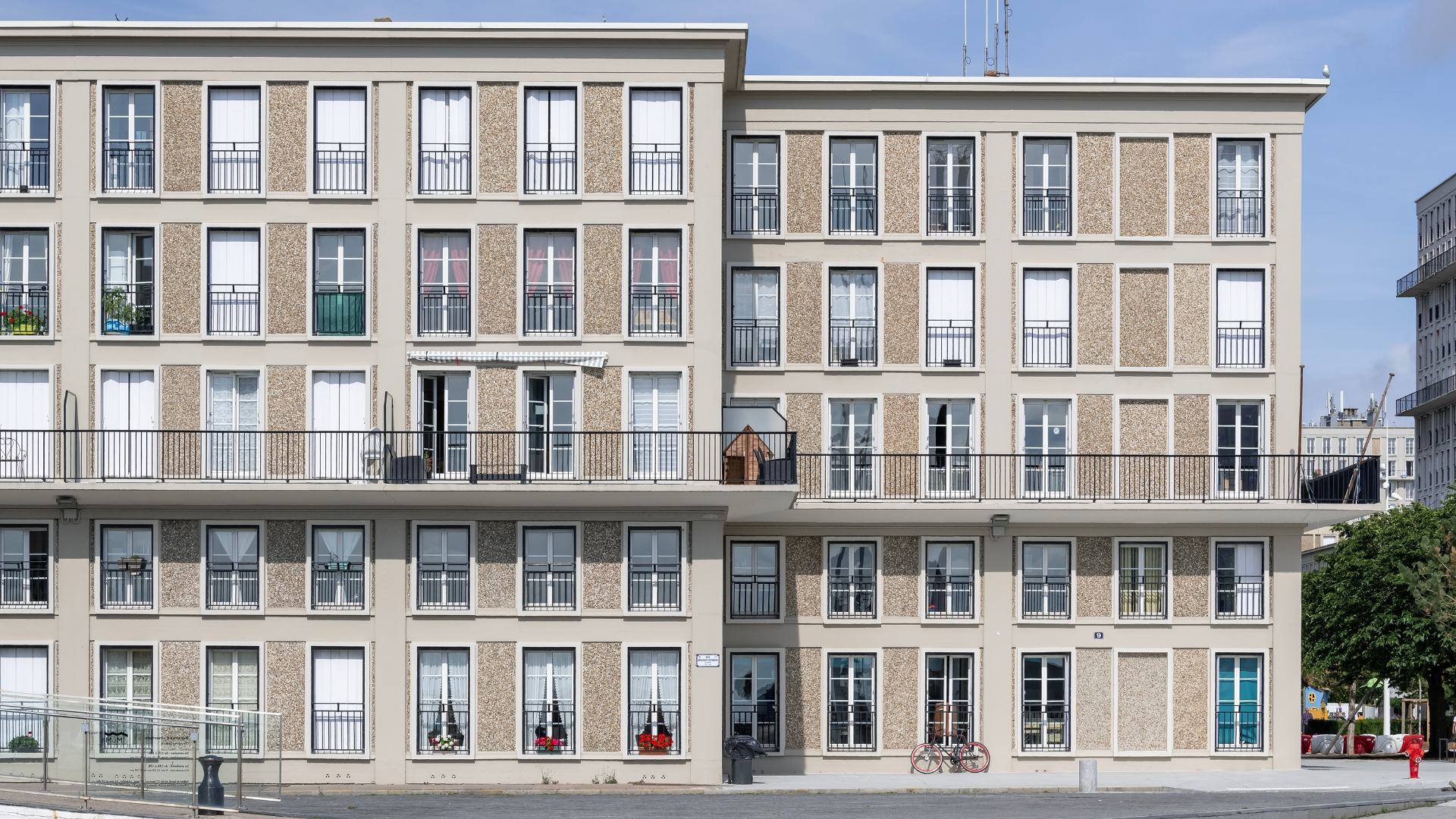 Le Havre, Frankrijk: uitzicht op de zuidelijke zeedijk met gebouwen van beton gebouwd door Auguste Perret na de Tweede Wereldoorlog. Beeld Shutterstock