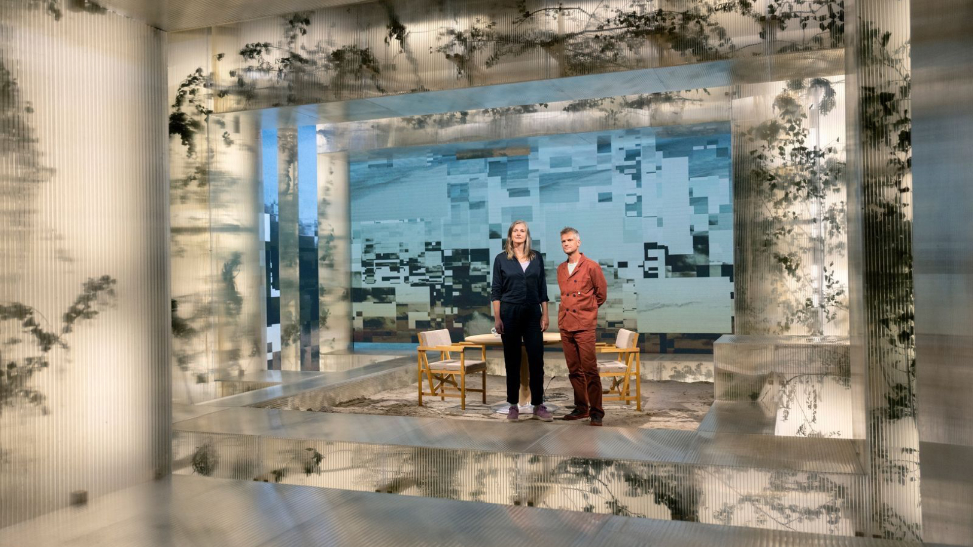 Hester van Dijk en Reinder Bakker van Overtreders W in het nieuwe decor. Beeld Bas Losekoot via LinkedIn 
