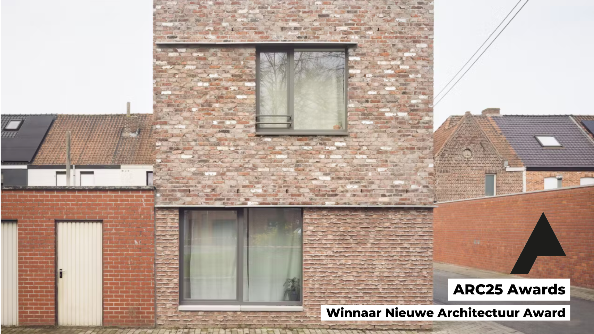 Stedelijk sociaal inbreidingsplan in Kortrijk door Maker Architecten wint ARC25 Nieuwe Architectuur Award. Beeld Stijn Bollaert