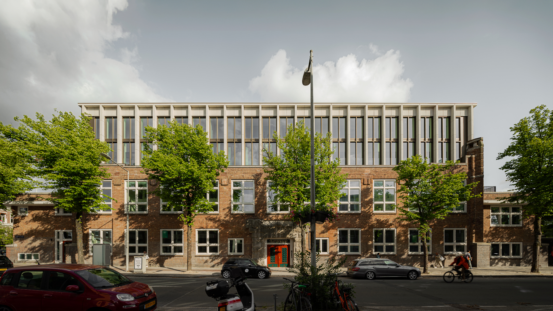 De getransformeerde telefooncentrale in Amsterdam door Ronald Janssen Architecten. Beeld Sebastian van Damme