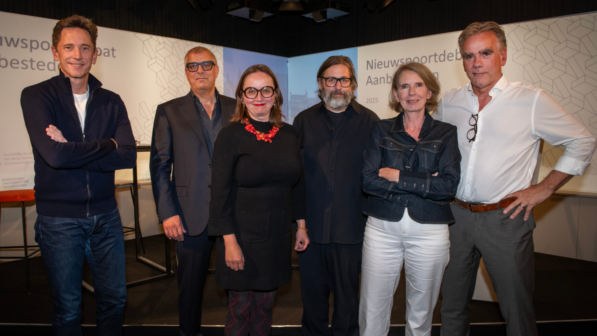 V.l.n.r. Francesco Veenstra, Jan Peter Wingender, Anne Schroën, Jeroen de Willigen, Marianne Loof en Eric Luiten tijdens het Aanbestedingsdebat. Beeld Janiek Dam