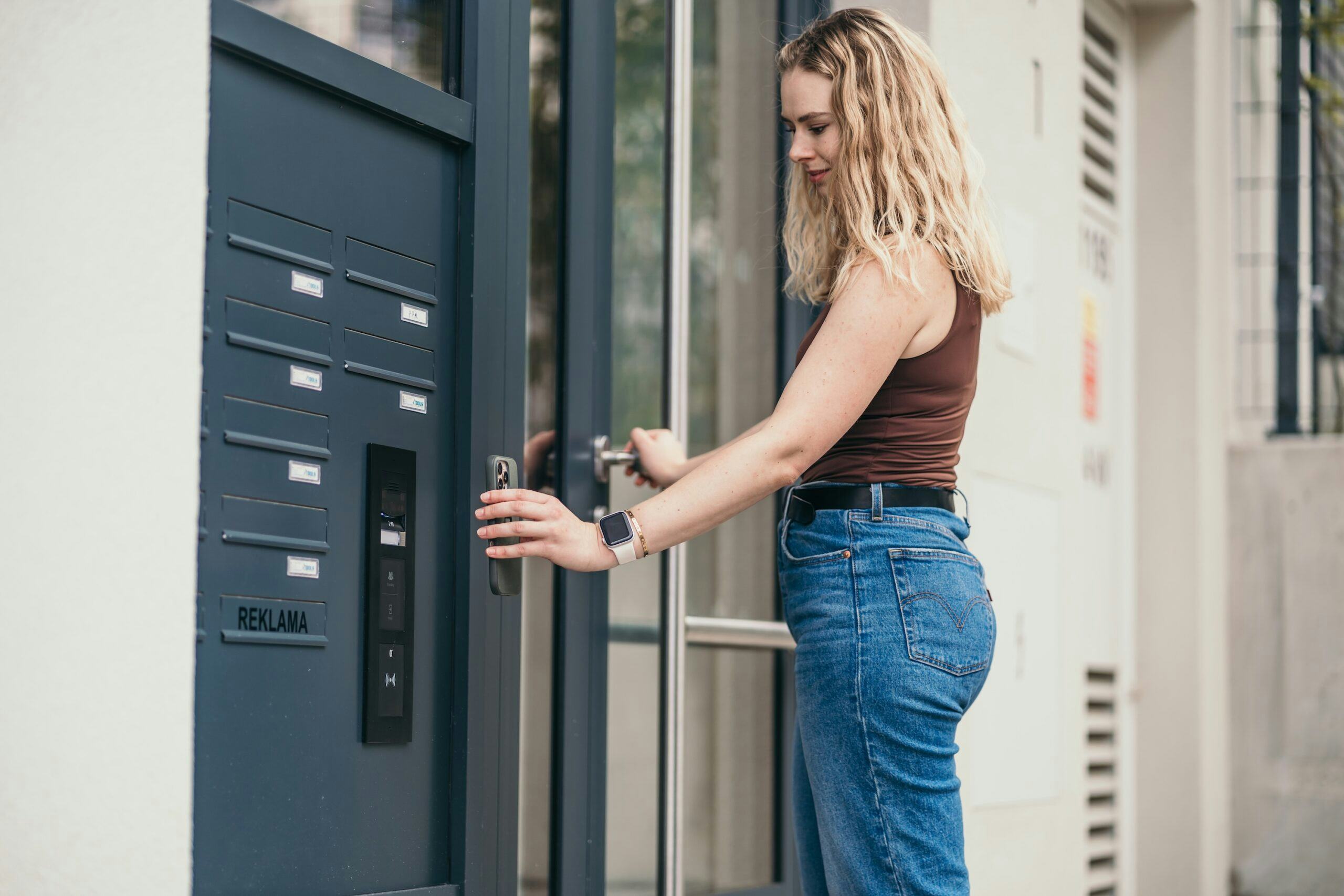 Bewoners kunnen gebruikmaken van de My2N App, waarmee zij deuren kunnen openen via de gepatenteerde Wavekey-technologie.