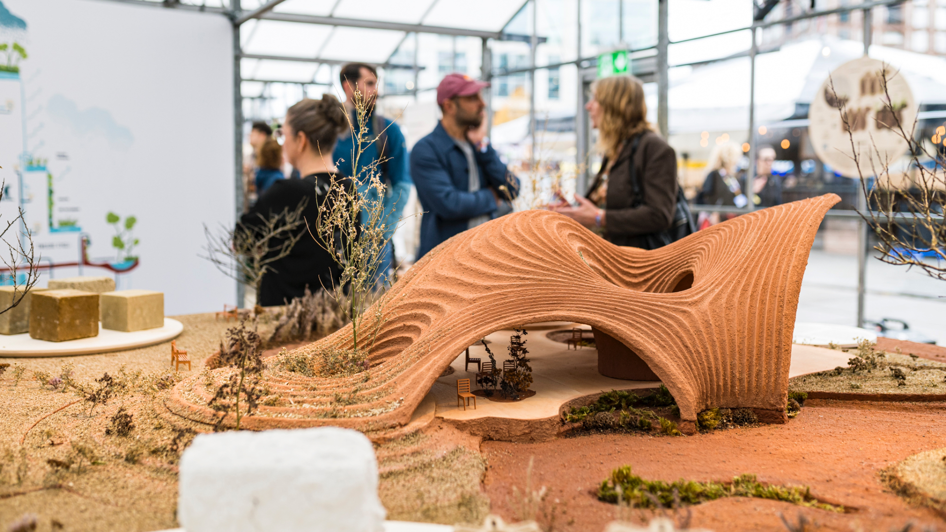 Ketelhuisplein DDW2024. Beeld Max Kneefel