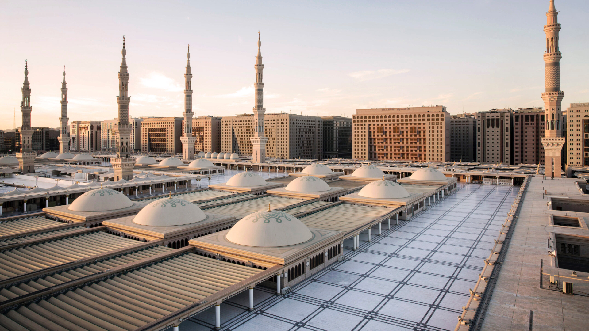 Sliding Domes voor Al-Masjid-al-Nabawi, de Moskee van de Profeet in Medina, ontworpen in 1992 door Dr. Mahmoud Bodo Rasch. Beeld SL Rasch GmbH