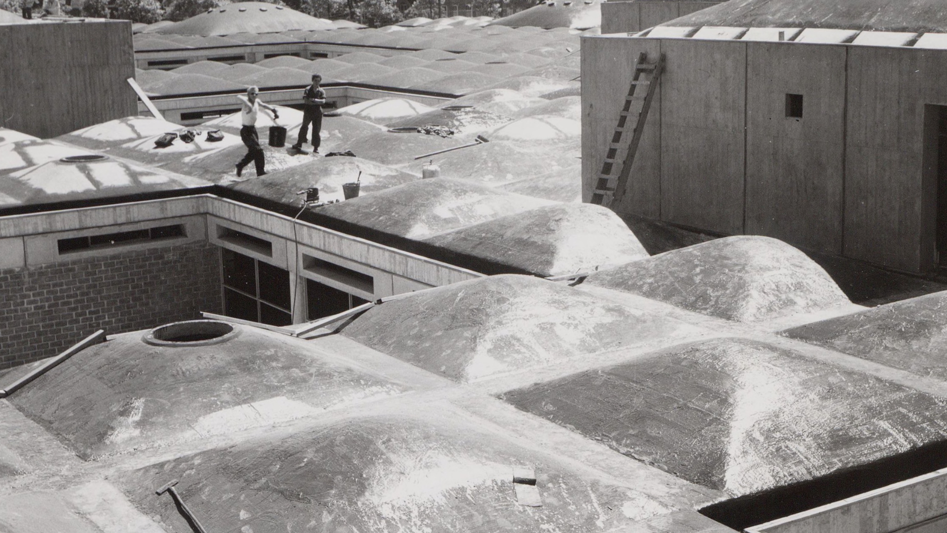 IJsbaanpad 3, Nieuw Burgerweeshuis. Beeld Arsath Ro'is, J.M., Collectie Stadsarchief Amsterdam van 3 juni 1959. 