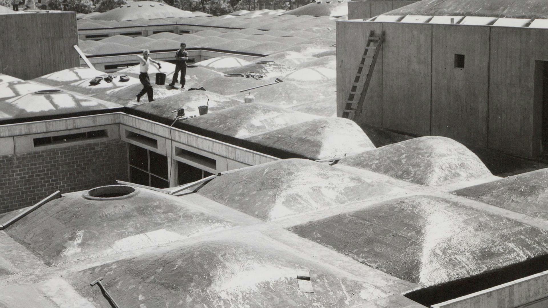 IJsbaanpad 3, Nieuw Burgerweeshuis. Beeld Arsath Ro'is, J.M., Collectie Stadsarchief Amsterdam van 3 juni 1959.