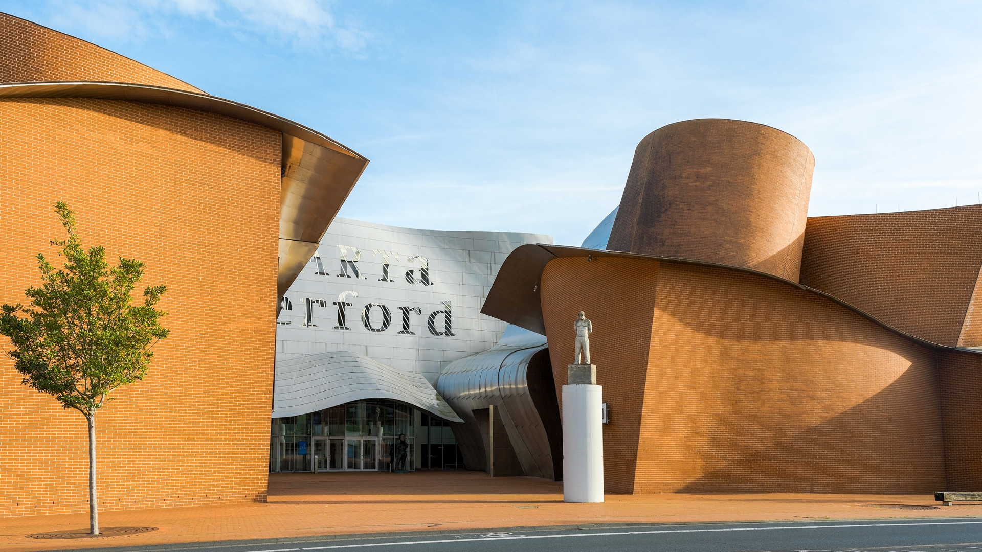 MARTa Herford, museum hedendaagse kunst en design, door Frank Gehry, geopend in 2005. Beeld Shutterstock