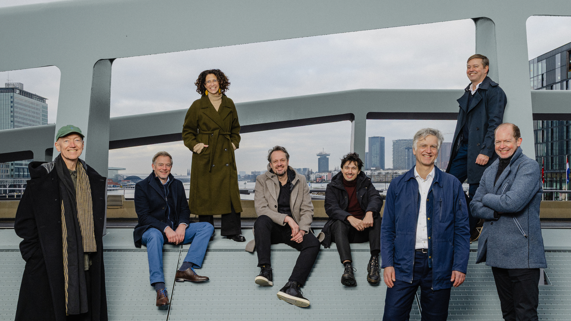 V.l.n.r. Ton Venhoeven, Danny Esselman, Cécilia Gross, Manfred Wansink, Martijn Tjassens Keiser, Eric Thijssen, Jos-Willem van Oorschot, Hermen Jansen. Beeld David Meulenbeld
