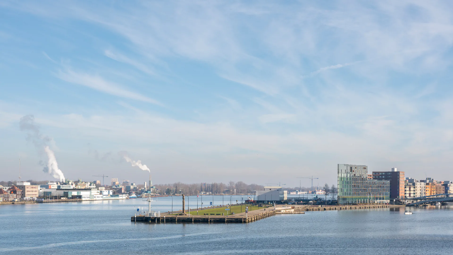 De toekomstige locatie van het Nationaal Slavernijmuseum op de kop van het Java-eiland in het IJ in Amsterdam. Beeld ANP