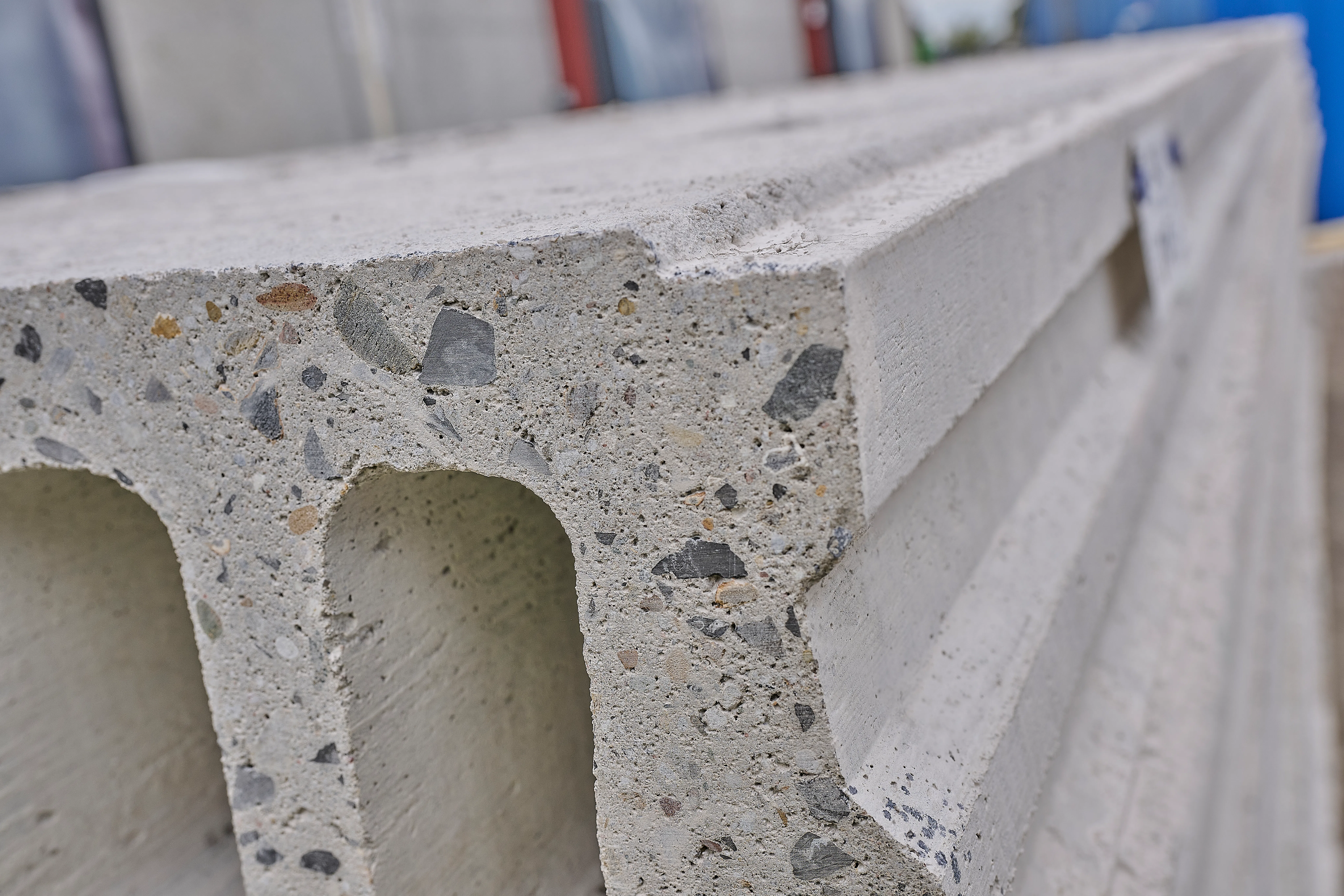 De holle kanaalplaatvloer is duurzamer dan een massieve vloer (40 procent minder materiaal).