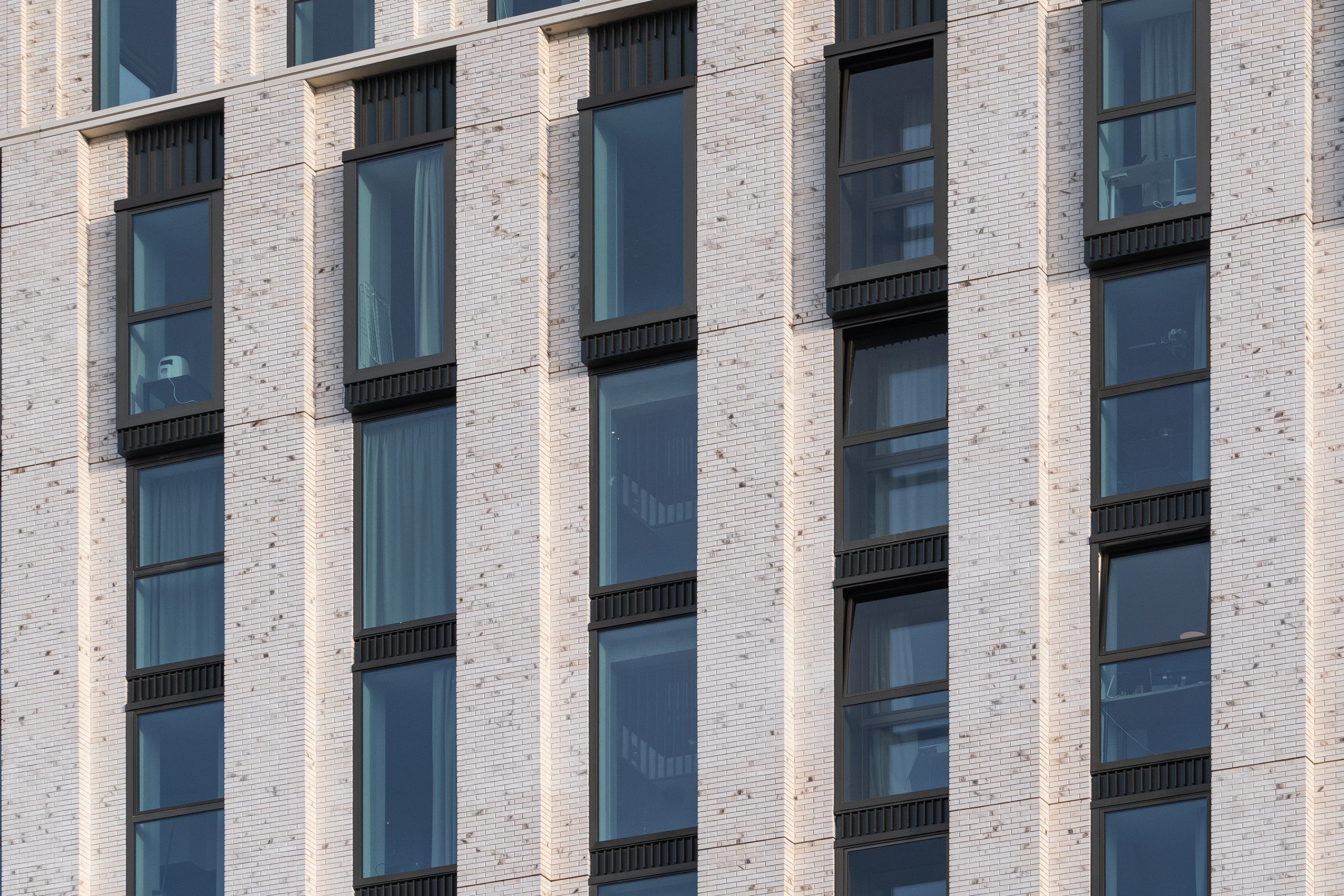 Het Harbour Fenster zorgt voor comfort in Eindhovens hoogste woontoren Lighthouse.