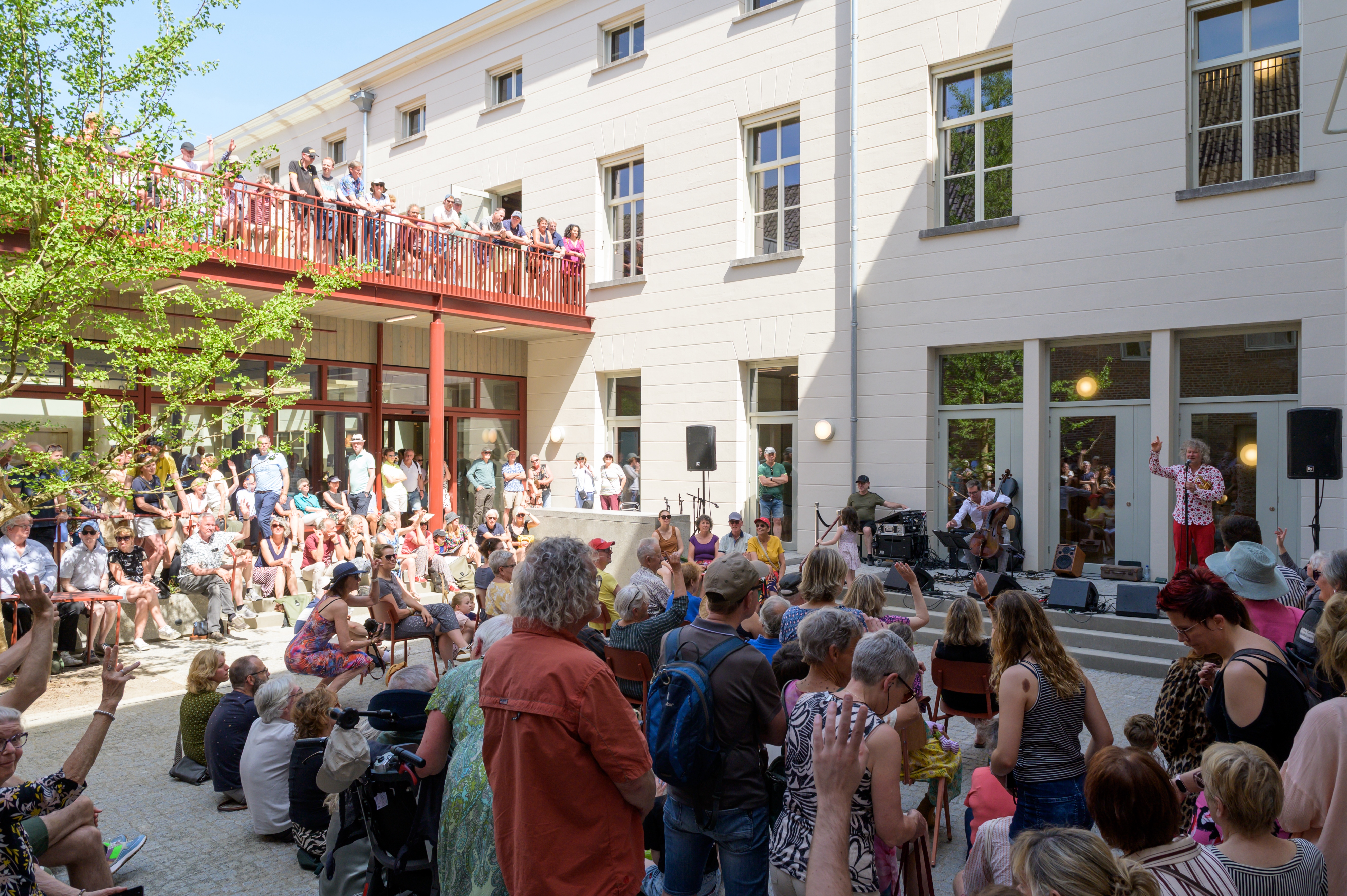 Beeld: Openingsweekend in de nieuwe binnenhof. Fotograaf: Ben Nienhuis