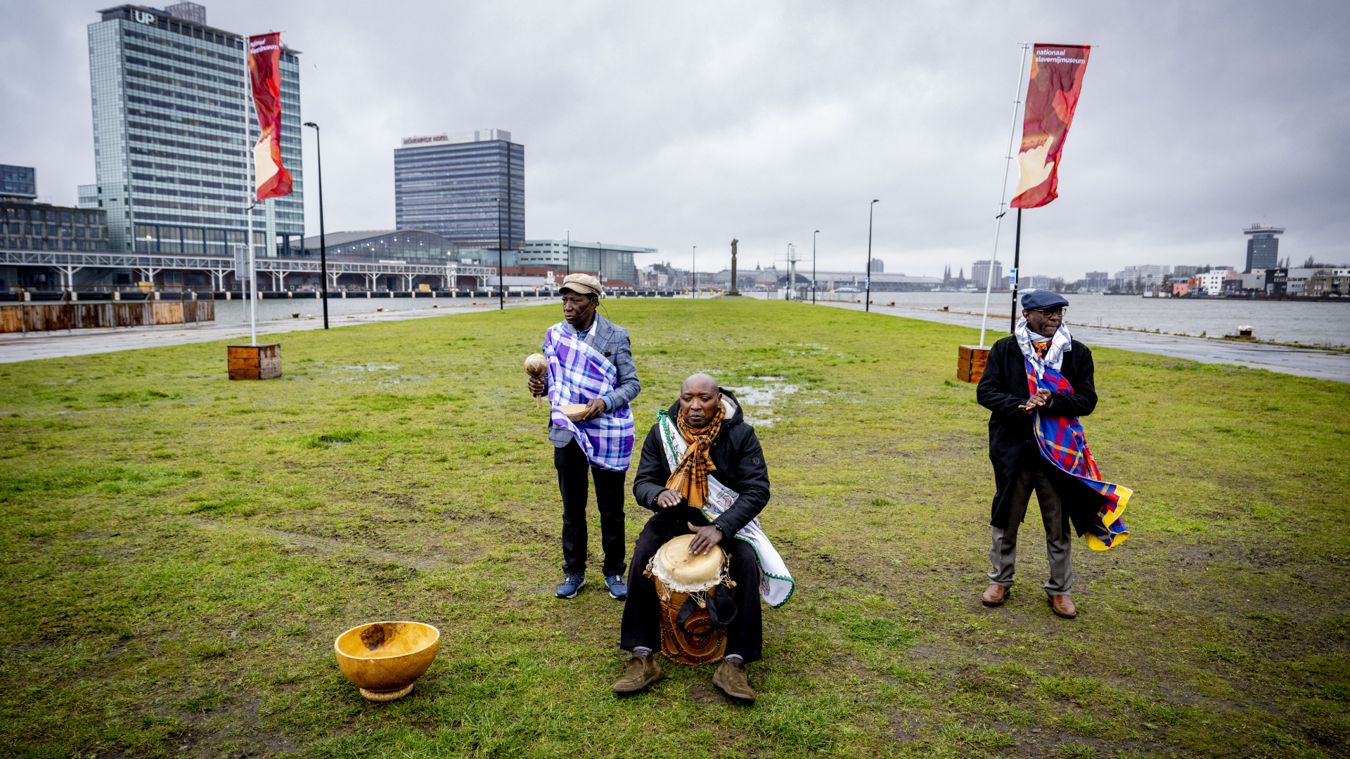 Gebedsceremonie locatie toekomstig Nationaal Slavernijmuseum. Beeld ANP / Robin Utrecht