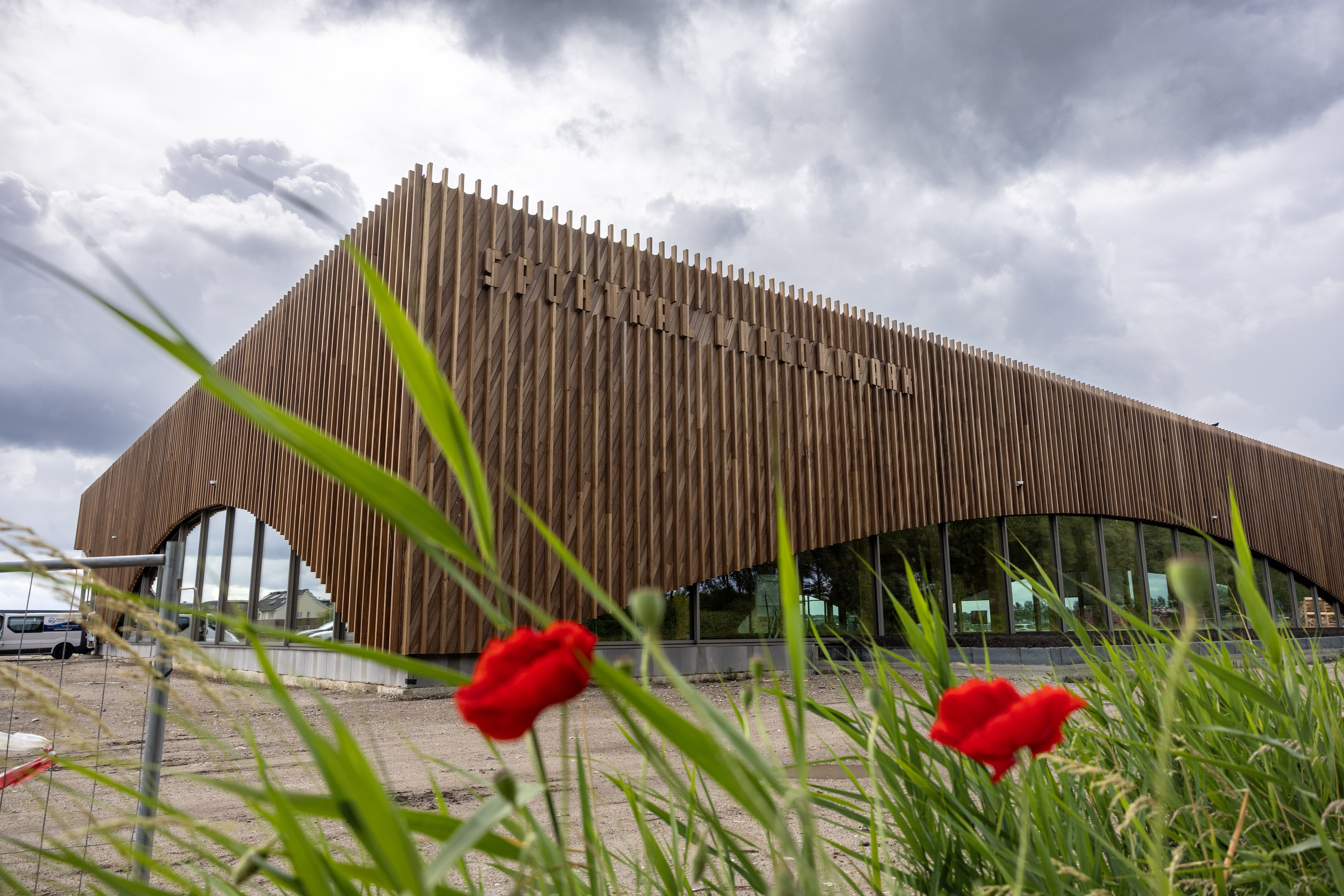 Beeld: Sporthal Lincolnpark met horeca / BINX