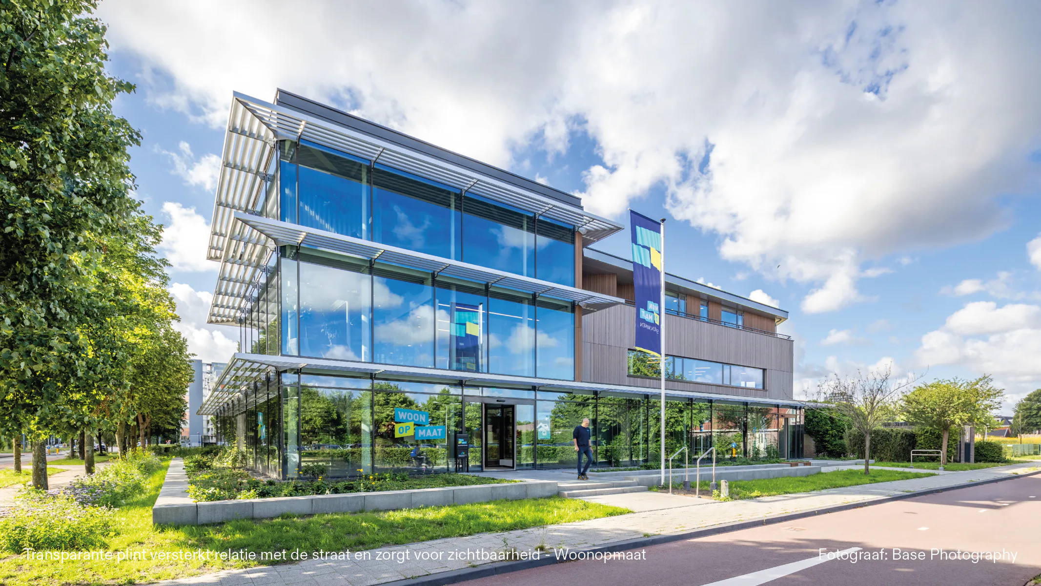 Beeld: Transparante plint versterkt relatie met de straat en zorgt voor zichtbaarheid - Woonopmaat Fotograaf: Base Photography