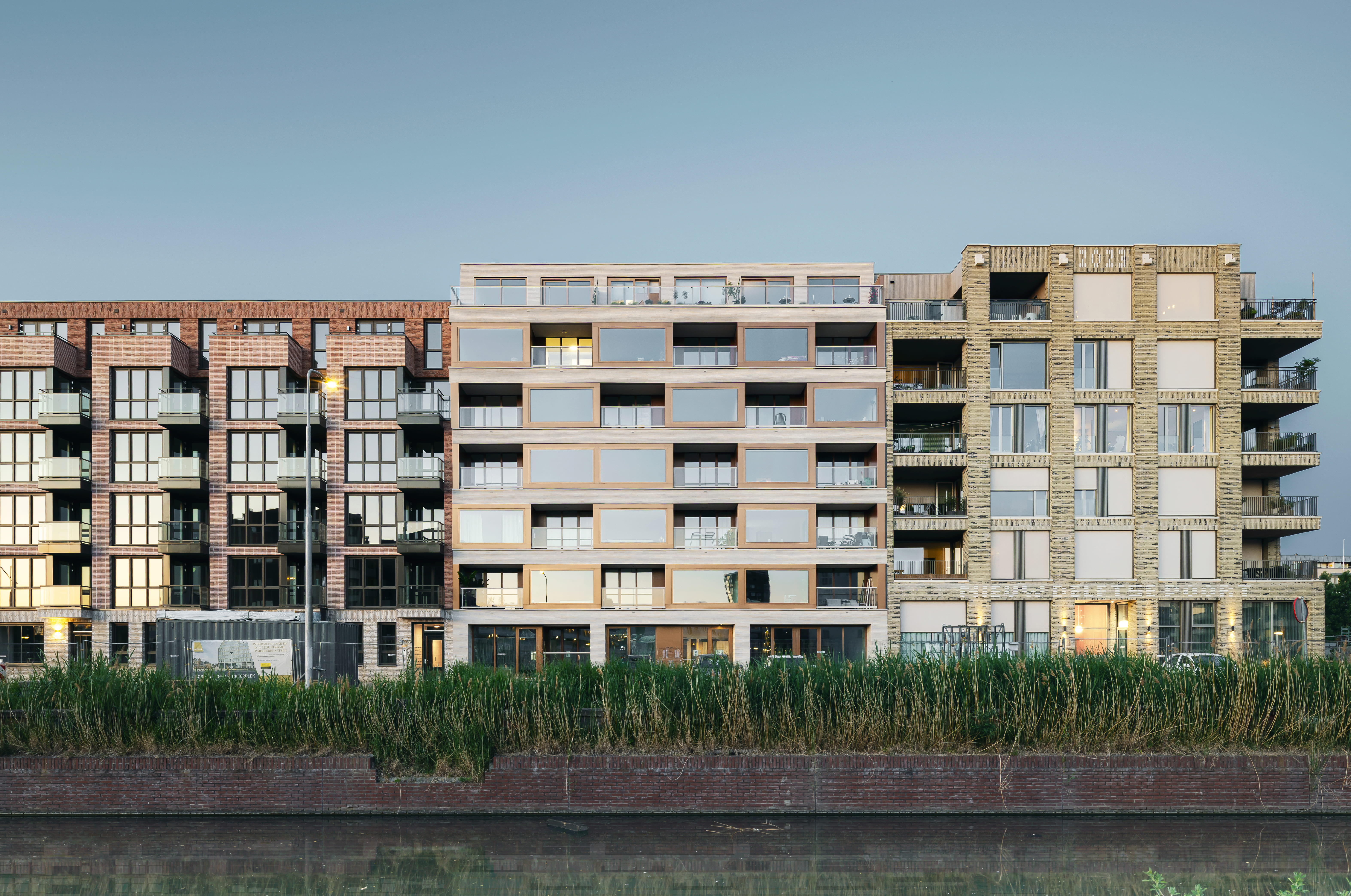 Beeld: PRISMA grachtzijde, ©Sebastian van Damme