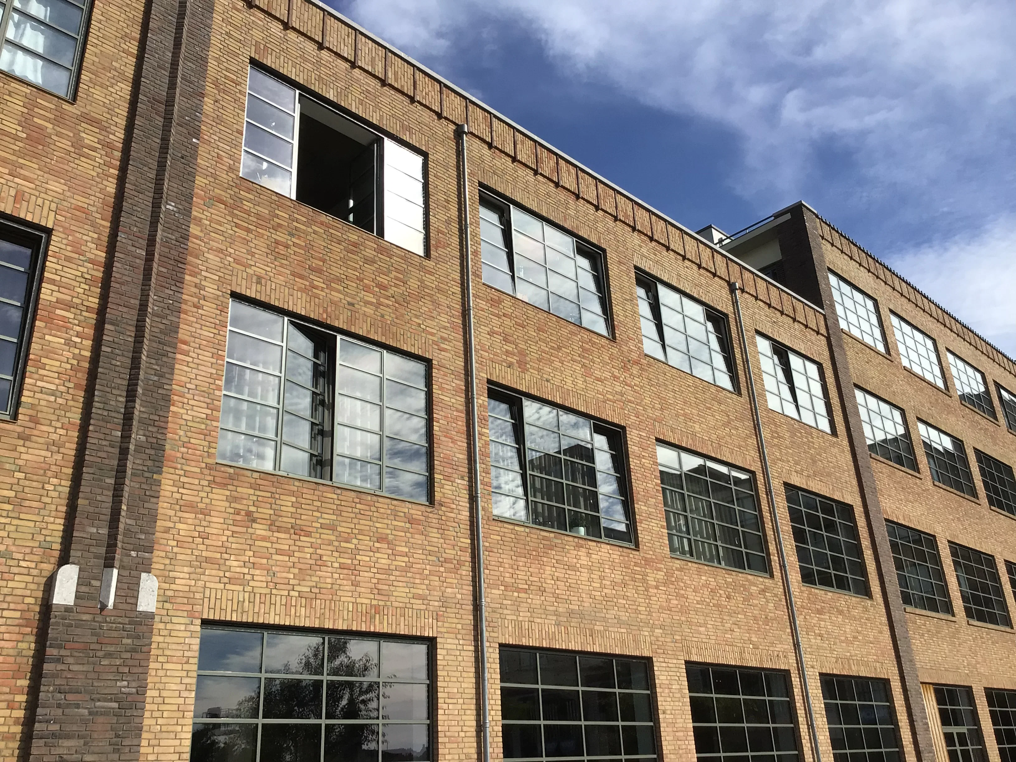 In Ringersfabriek Alkmaar zijn de Forster unico (xs) geïsoleerde draai-kiepraamconstructies extra slank uitgevoerd.