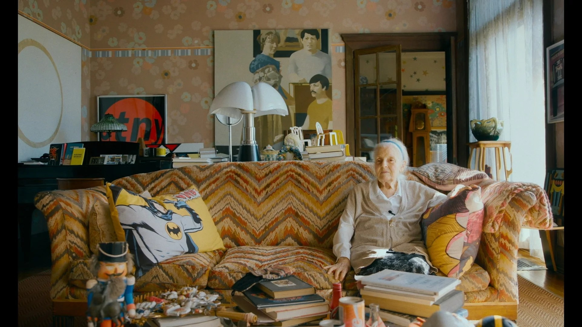 Denise Scott Brown. Still uit Out Of The Picture