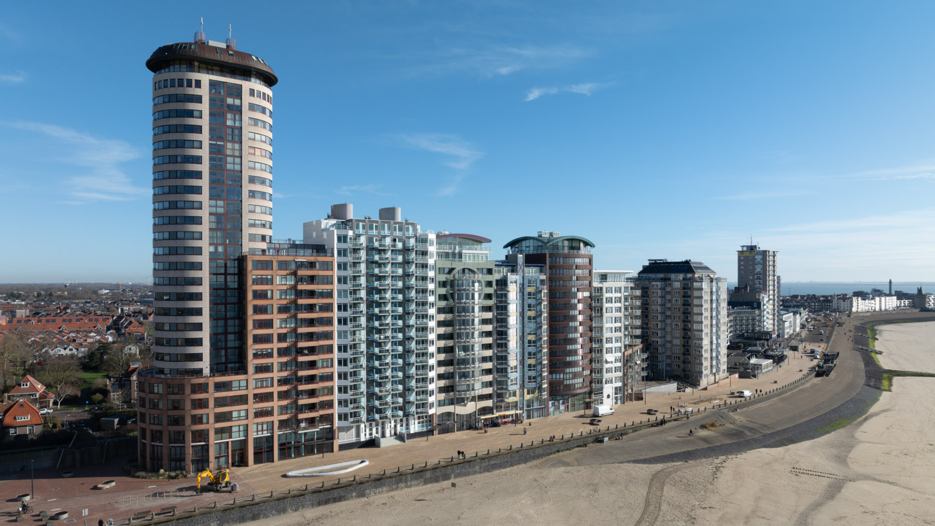 Skyline van Vlissingen met de Sardijntoren en residences. Foto Bart van Hoek