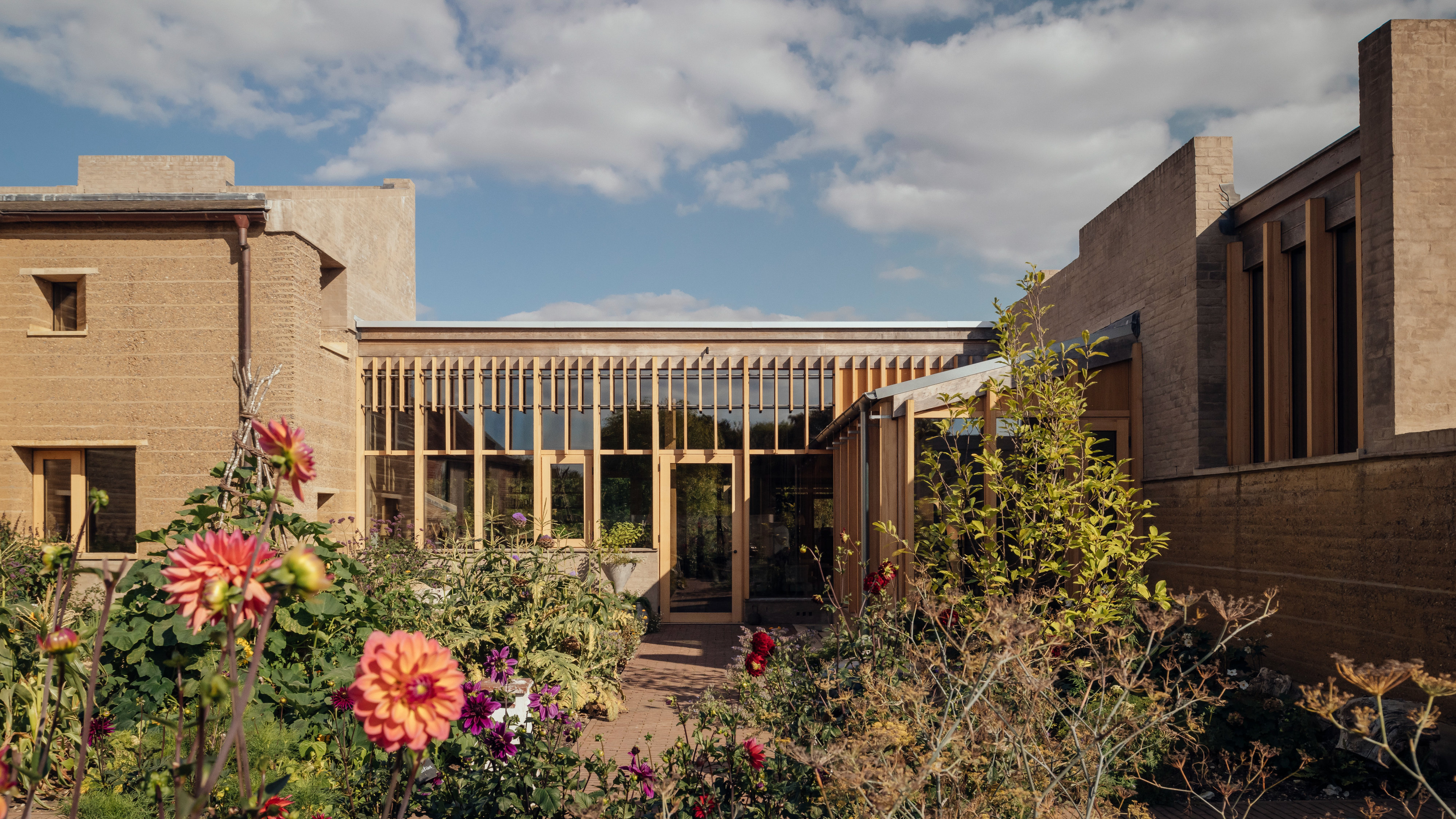 Rammed Earth House door Tuckey Design Studio. Beeld Jim Stephenson
