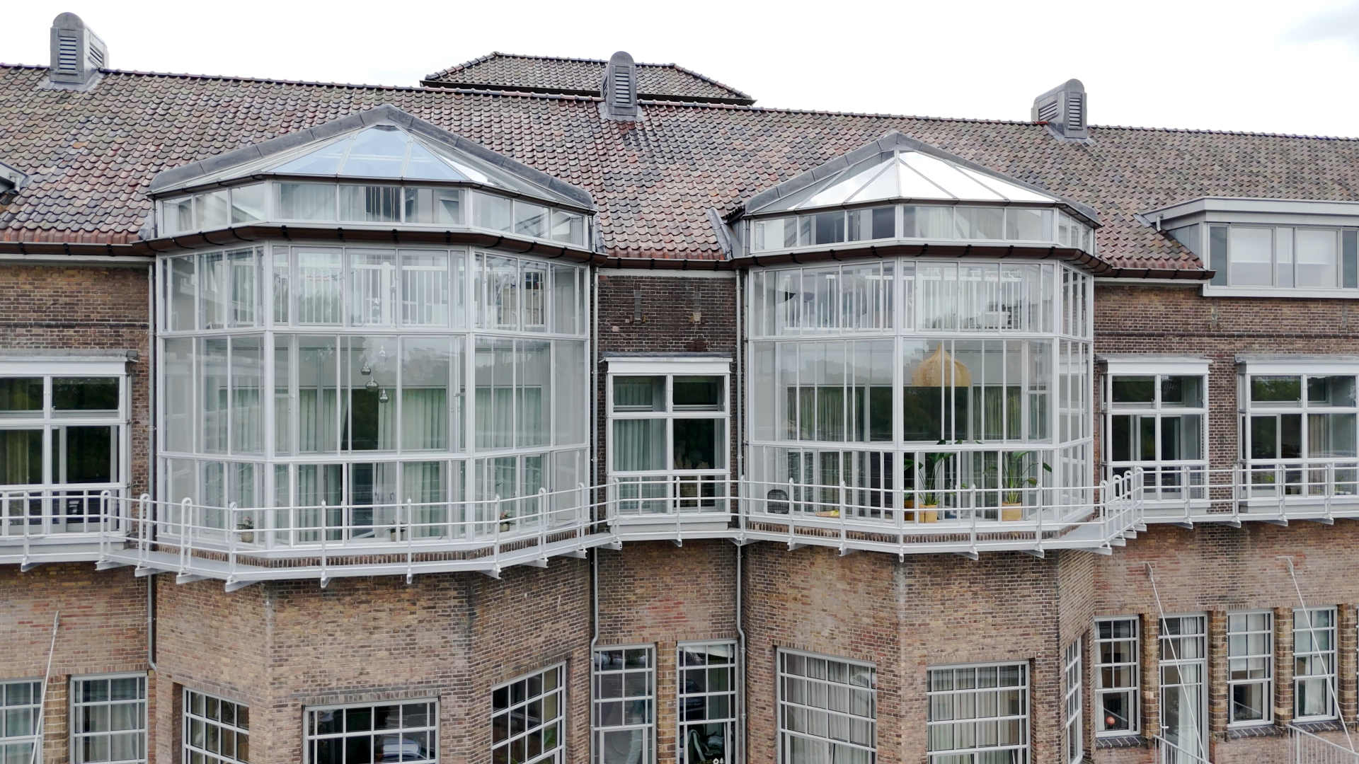 Hoofdgebouw voormalig Zuiderziekenhuis. Beeld Luuk Kramer