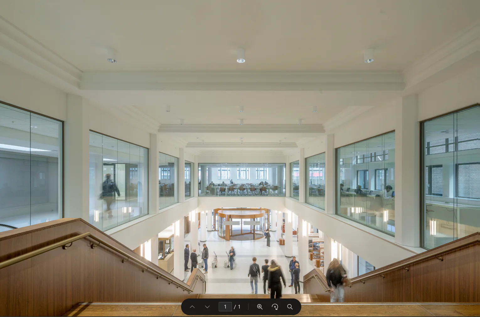 Een bestaand gebouw kent beperkingen waar rekening mee moet worden gehouden; beschikbare ruimtes, bestaande constructies en soms ook monumentale waarden bepalen mede wat mogelijk is.