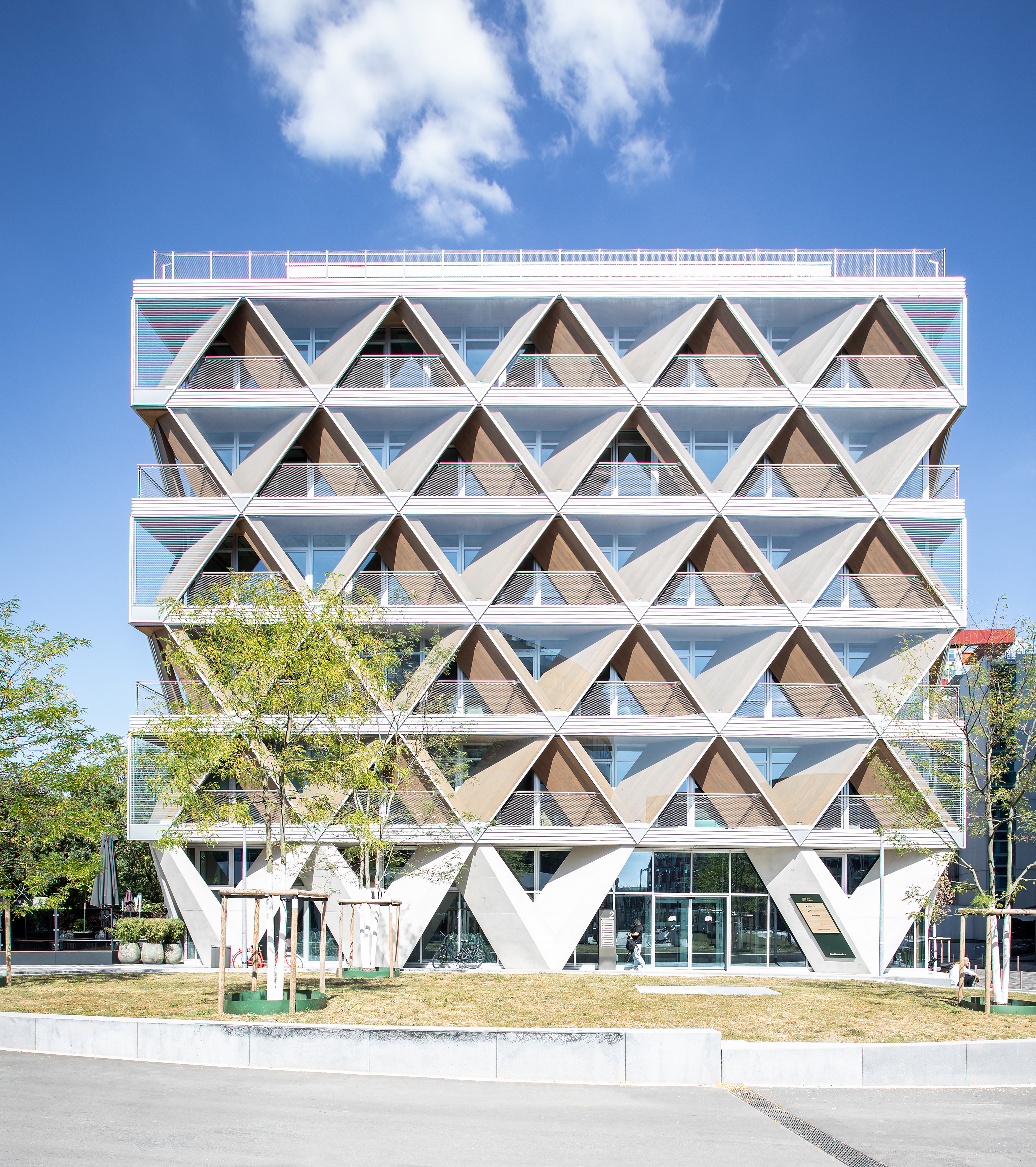 The Cradle: hout-hybride kantoorgebouw met aluminium gevelelementen. Bron: Renson