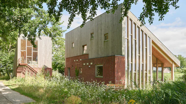 Aardbevingsschade in Middelstum dwingt tot nieuwbouw, Onix Architecten neemt dierbare delen van het 